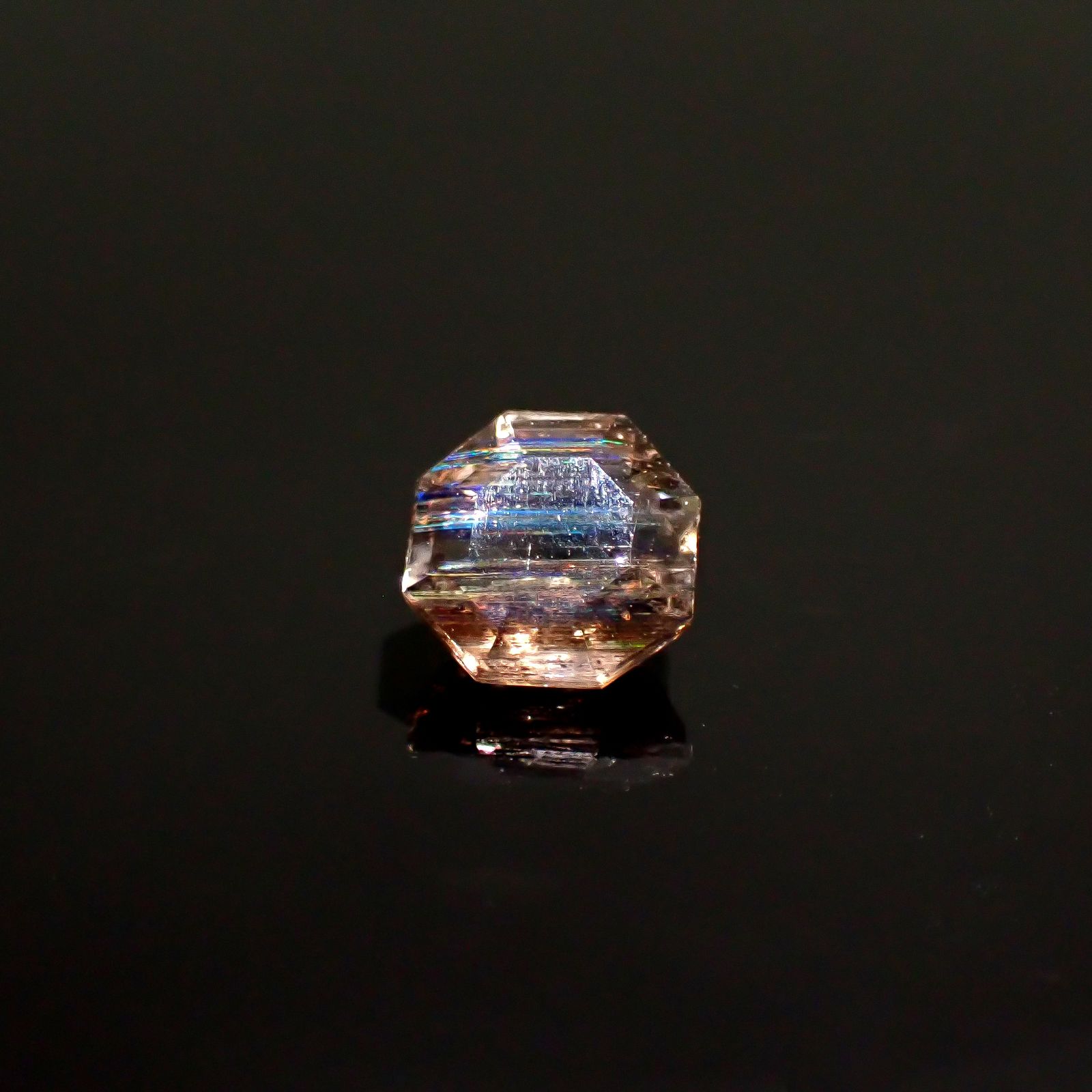 ◇オクタゴンカット◇レインボースキャポライト ブラジル産 1.35ct / 6.9x6.8mm前後 [250931042]
