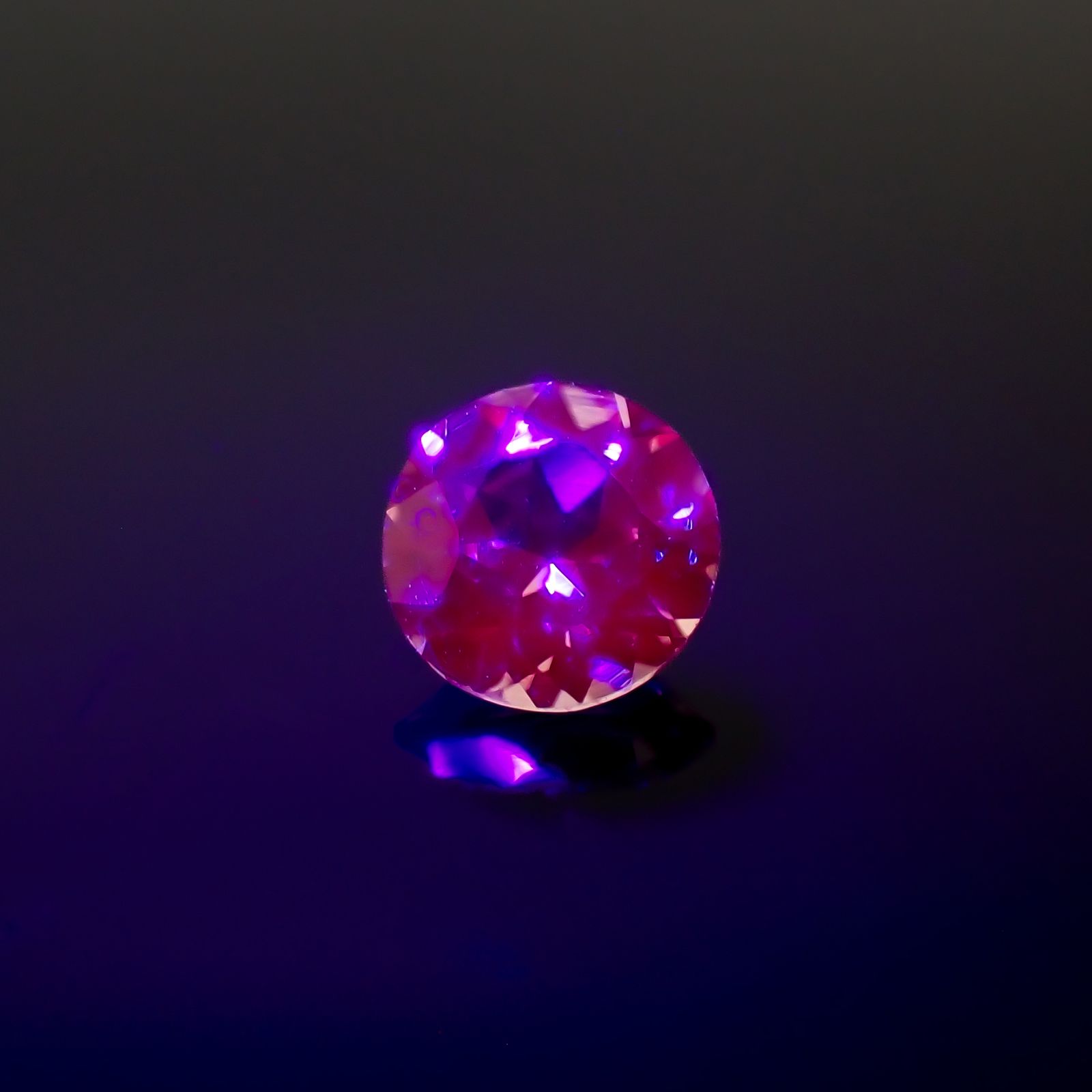 ドラゴンガーネット タンザニア産 0.53ct[231023693]4.9x4.9mm前後
