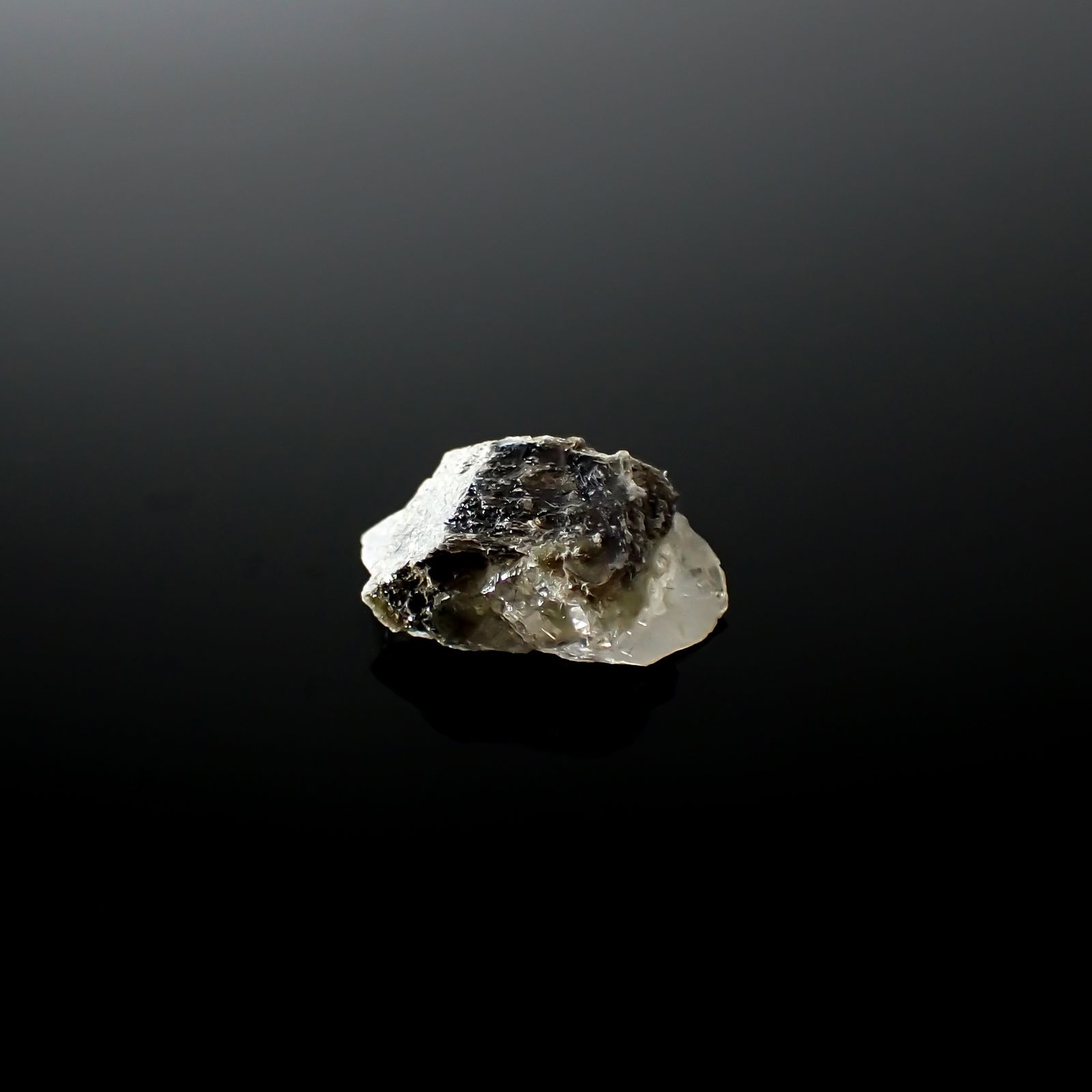 フェナカイト 原石 ロシア産 4.83ct[231225167]13.7x8.8mm前後 | TOP 