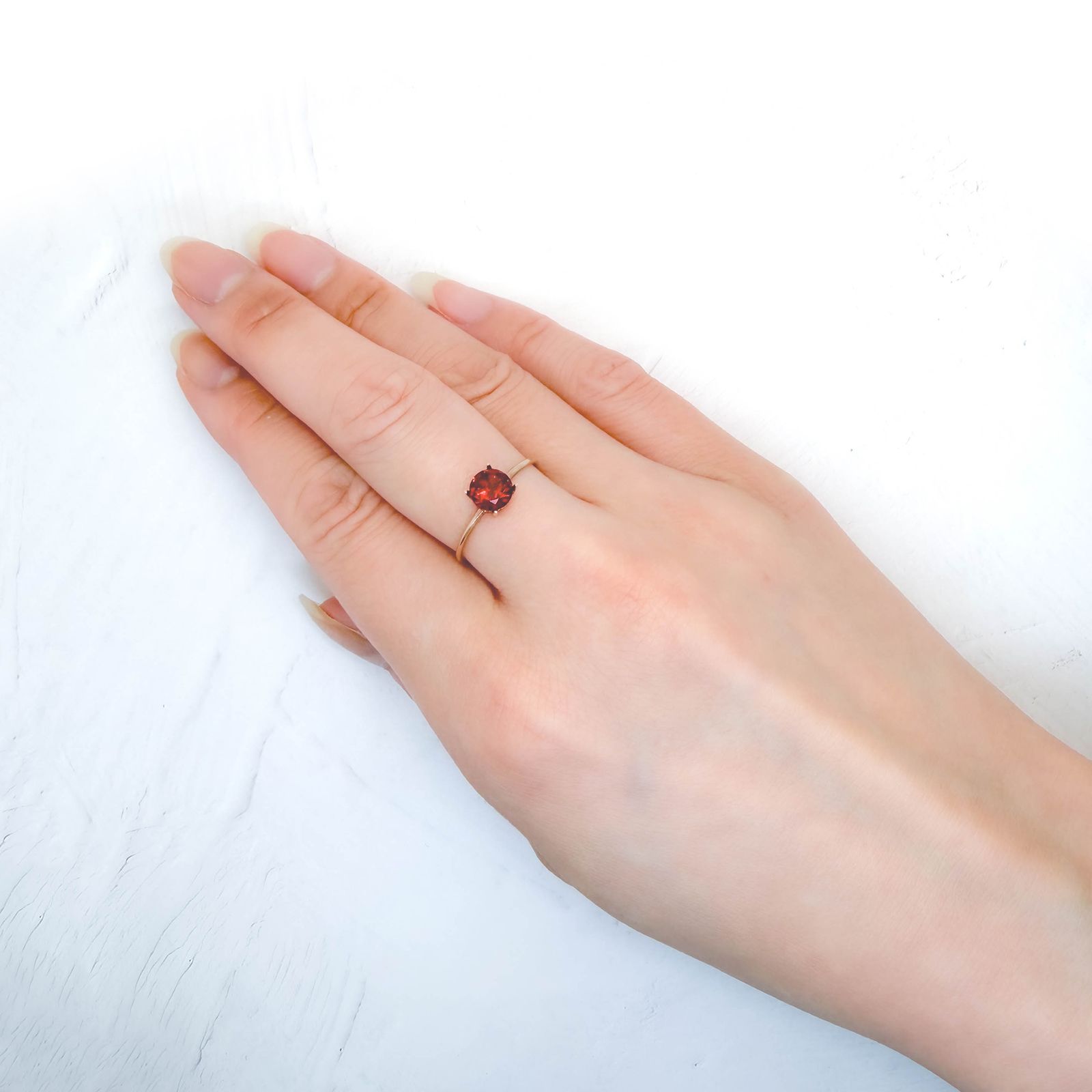 ◇ランダムセレクト◇パイロープアルマンディンガーネット モザンビーク産 約1.08ct / 6x6mm前後 [260532200]