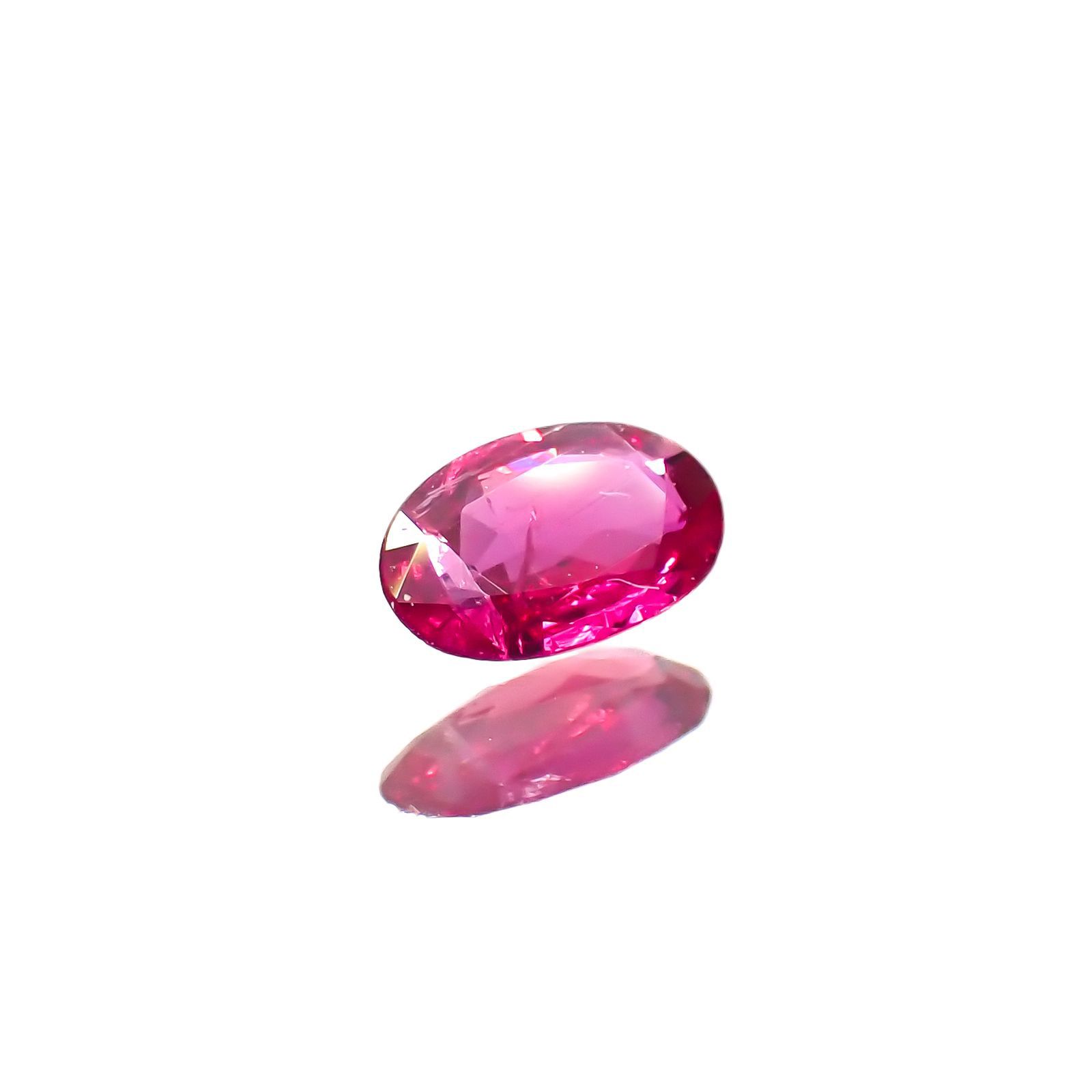 ルビー(宝石名ルビー)モザンビーク産 0.23ct 識別済[220616085]4.9x3.1mm前後
