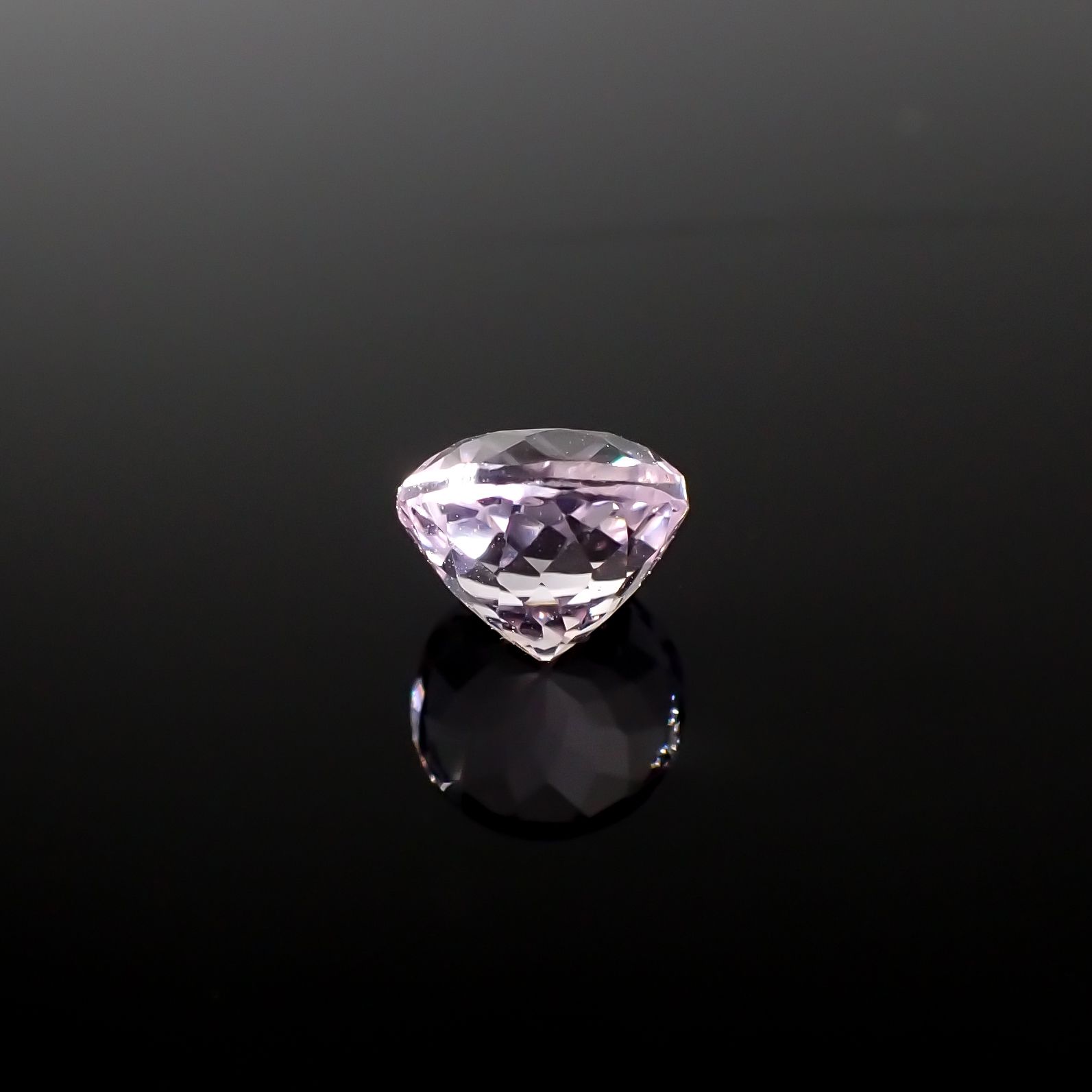 クンツァイト アフガニスタン産 1.13ct[240125353]6.1x6.1mm前後