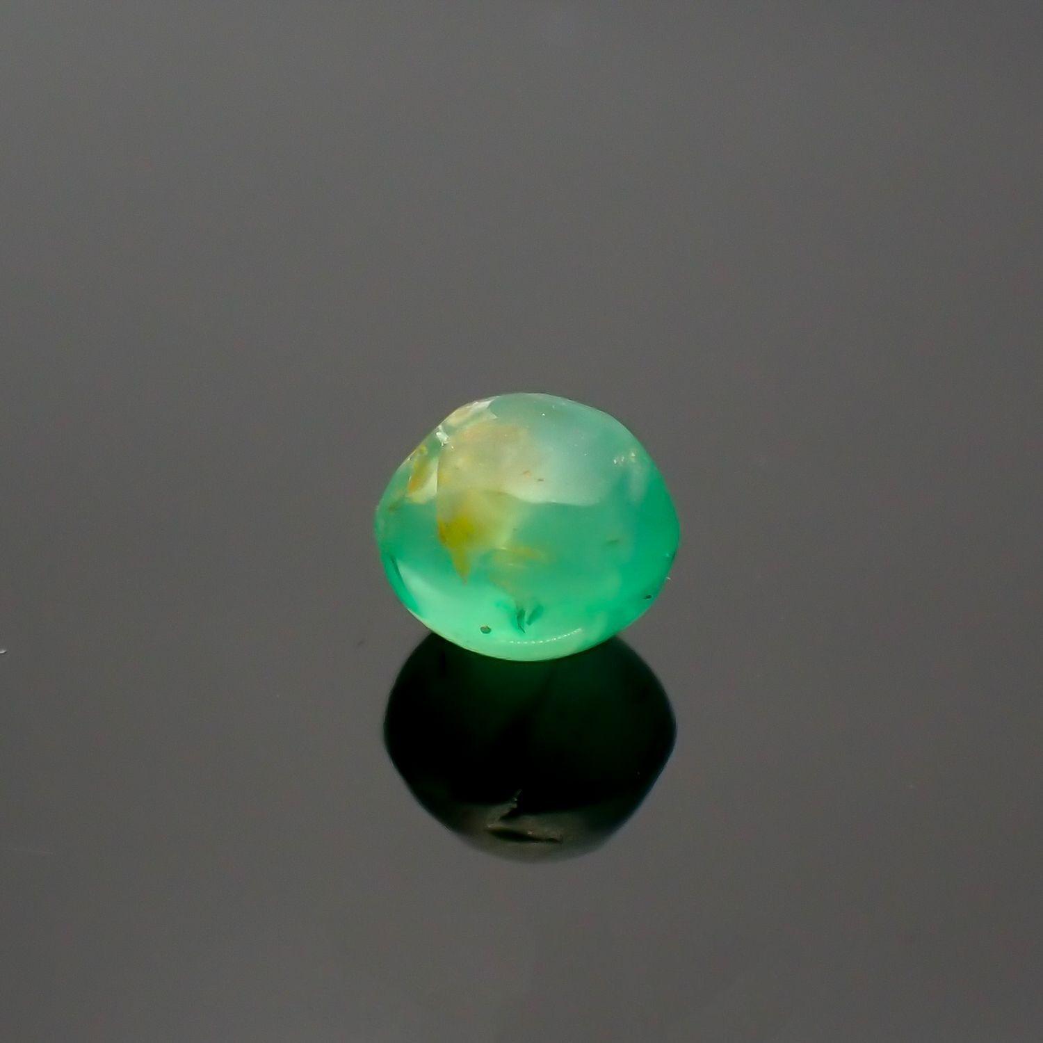 エメラルドキャッツアイ(宝石名エメラルド)コロンビア産 0.90ct 識別済[220115188]5.4x4.6mm前後