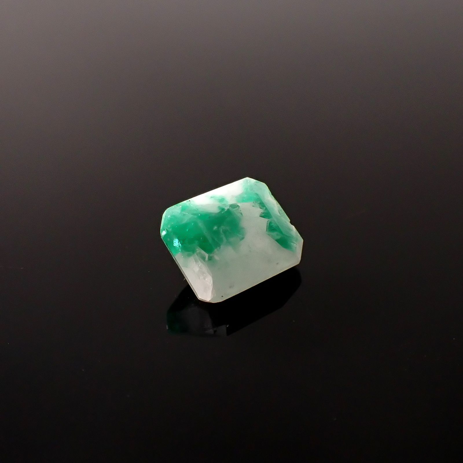 エメラルドインクォーツ パキスタン産 5.83ct / 12.4x9.8mm前後 [260231654]