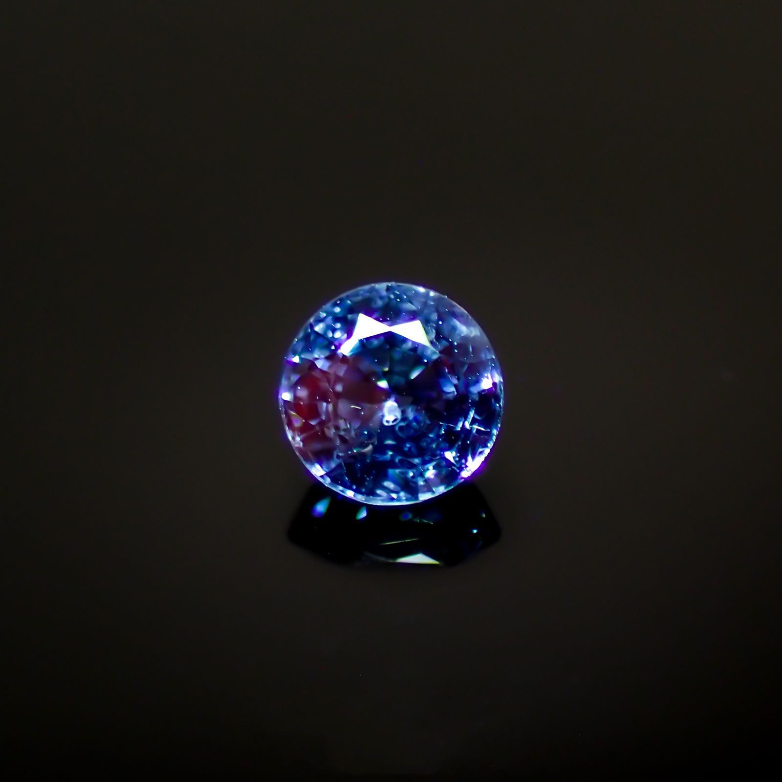 アイスブルーサファイア(宝石名サファイア)スリランカ/マダガスカル産 0.44ct 識別済[220515964]4.3x4.3mm前後