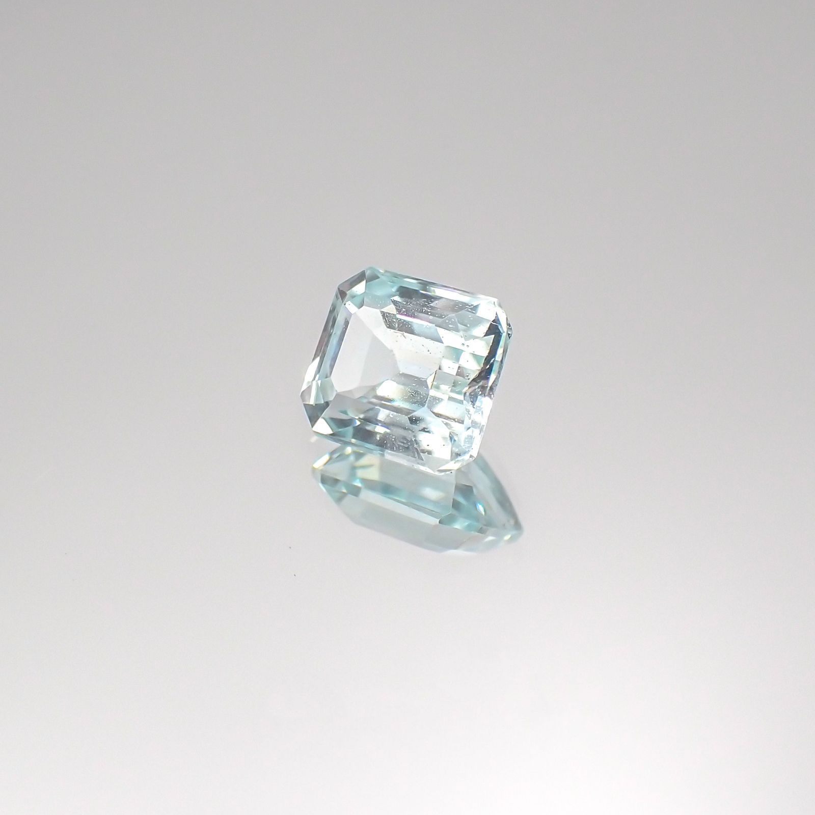 アンブリゴナイト/モンテブラサイト(宝石名モンテブラサイト)マダガスカル産 1.146ct ソ付(日独)[231124100]6.5x5.8mm前後