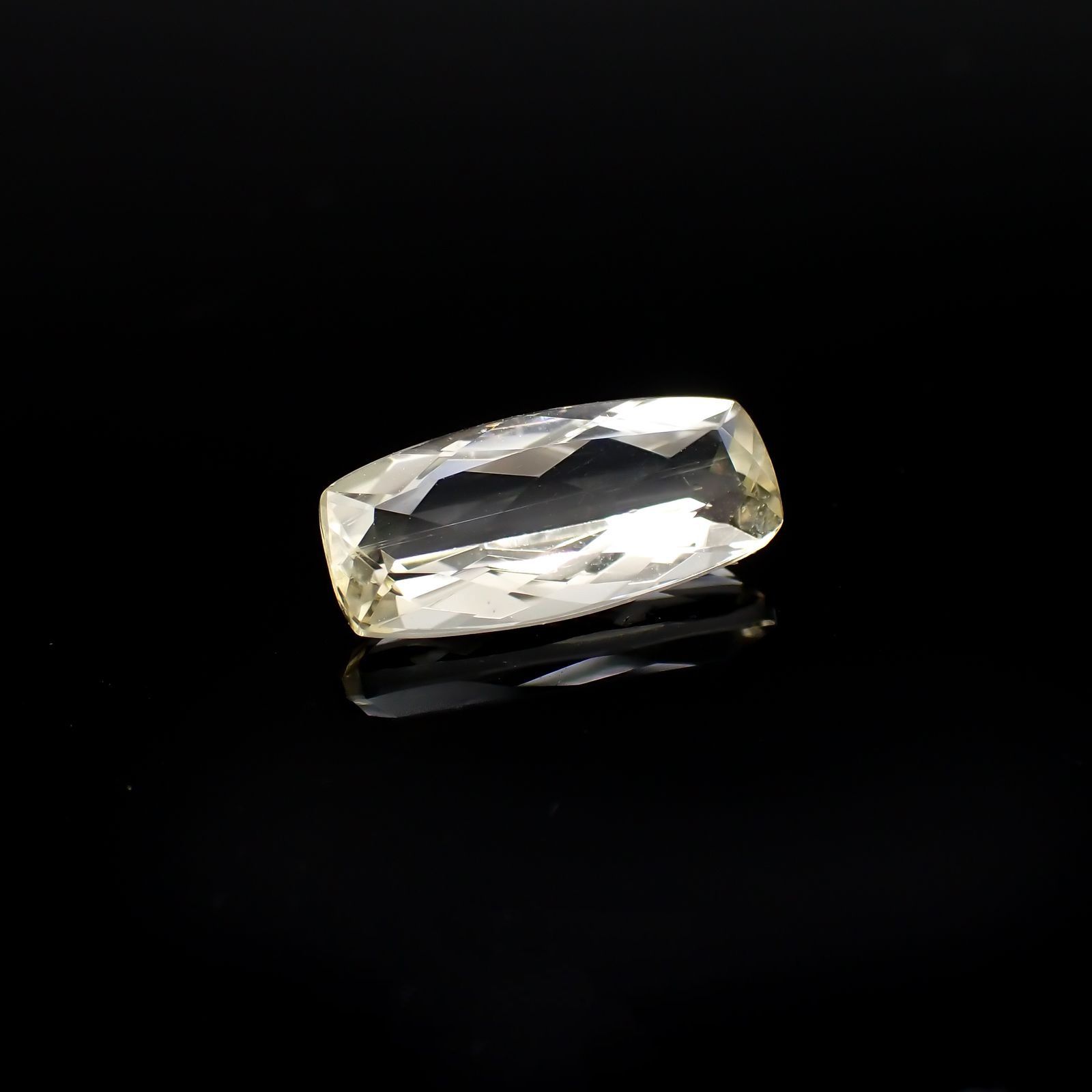 イエロースキャポライト(宝石名イエロー・スキャポライト)ブラジル・ミナスジェライス州産 識別済 2.17ct / 13x5.9mm前後 [251118023]