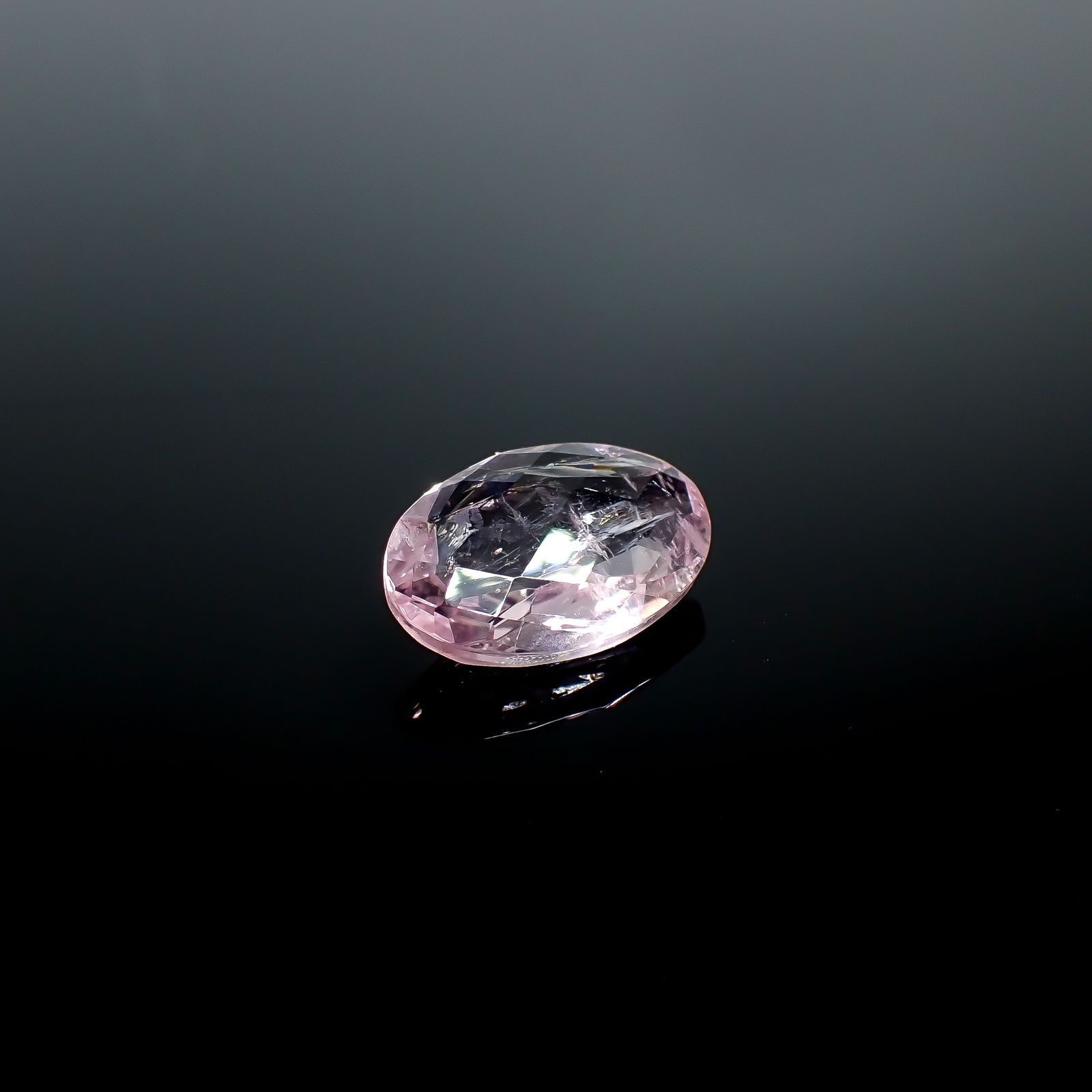 ◇チェッカーカット◇モルガナイト ブラジル産 3.93ct [250730870]13.9x9.2mm前後