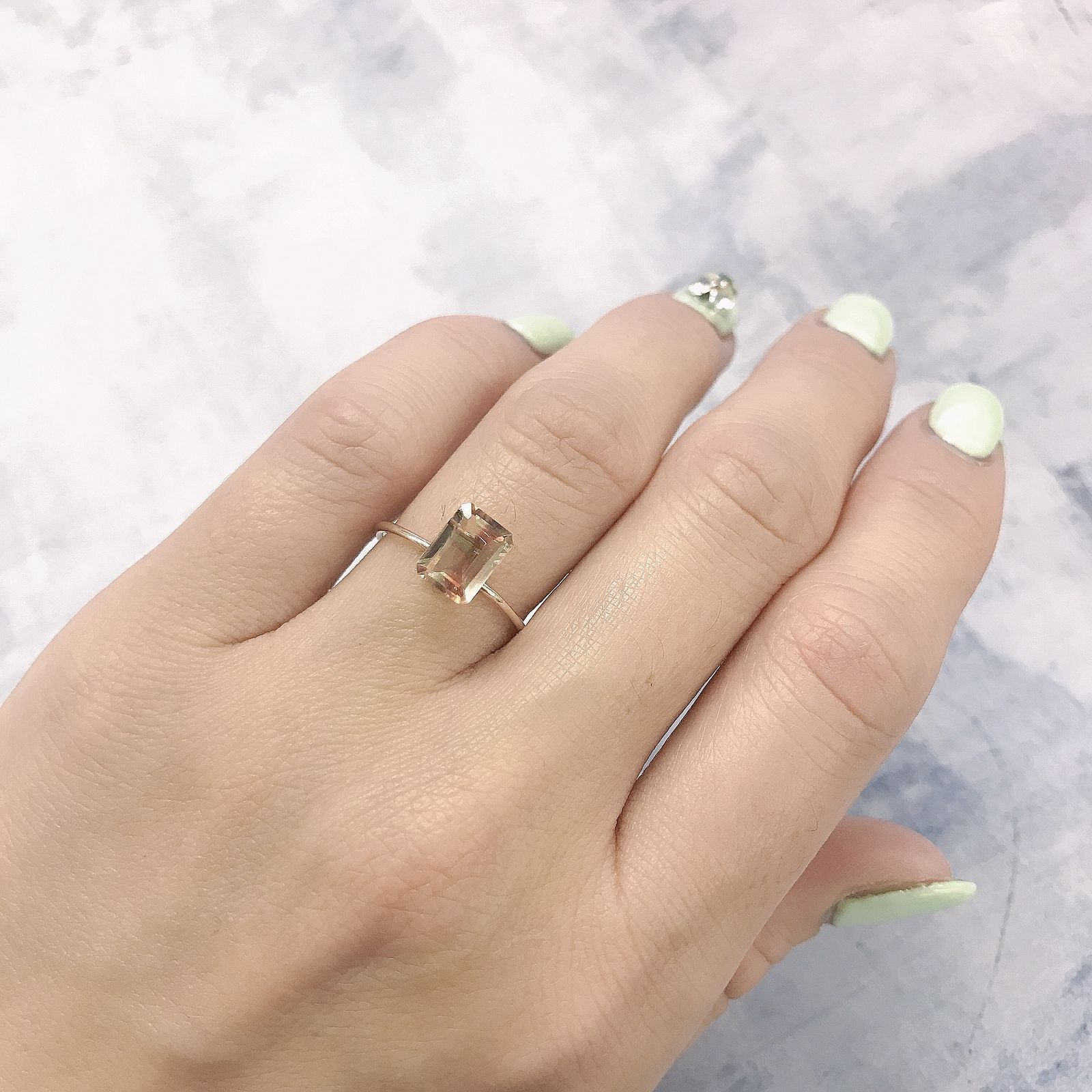バイカラーアンデシン(宝石名アンデシン)チベット産 1.19ct 識別済[220115269]7.8x5.9mm前後