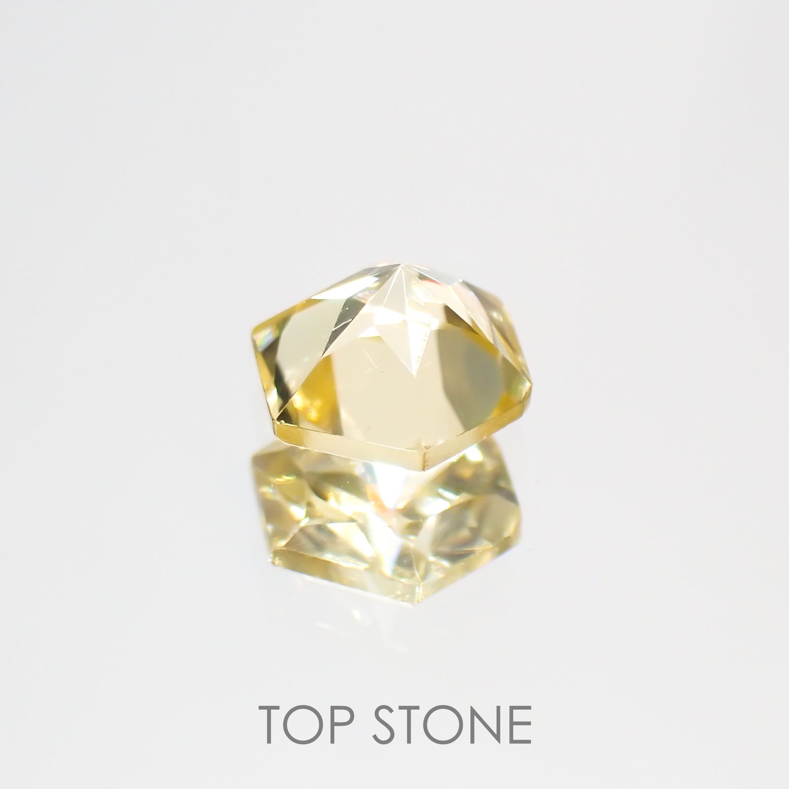 ◇ヘキサゴンカット◇イエロージルコン(宝石名ジルコン) カンボジア産 0.89ct 識別済[210410471]5.2×5.2mm前後