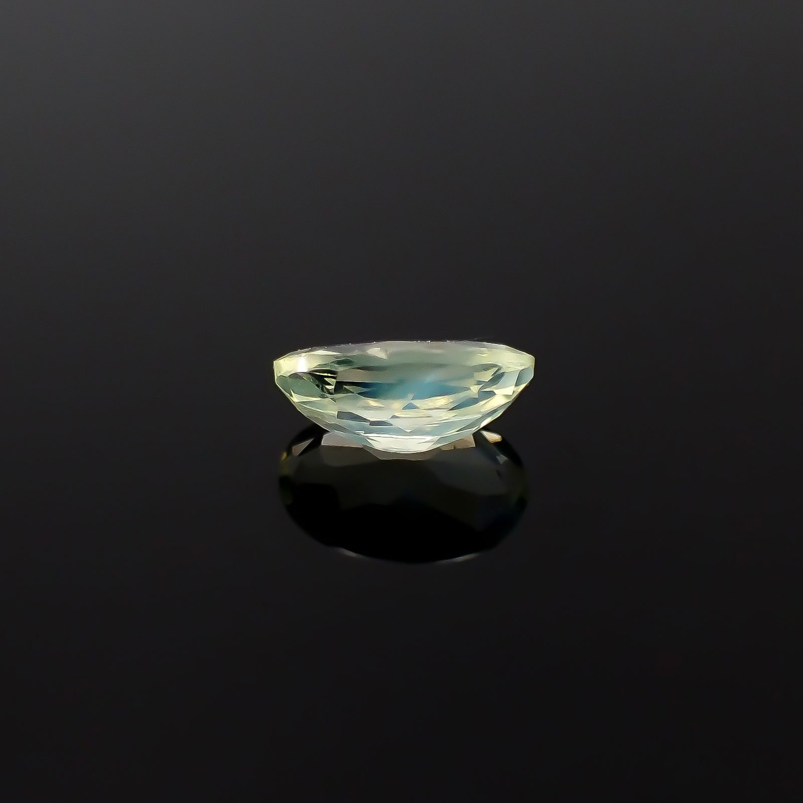 クリソベリルキャッツアイ スリランカ産 0.48ct [250329925]6.1x3.9mm前後