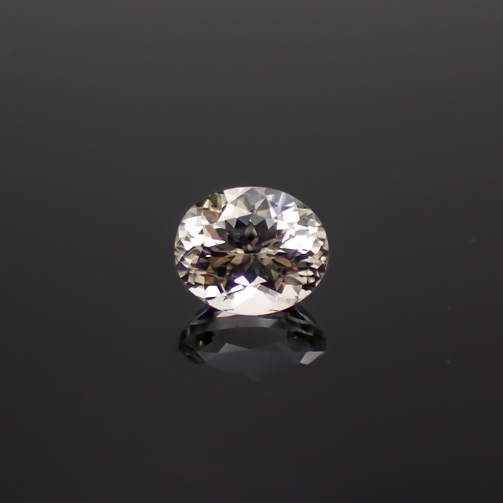 ゾイサイト 非加熱(宝石名ゾイサイト)タンザニア産 ソ付(彩珠) 0.846ct / 6.1x5.1mm前後 [221018875]