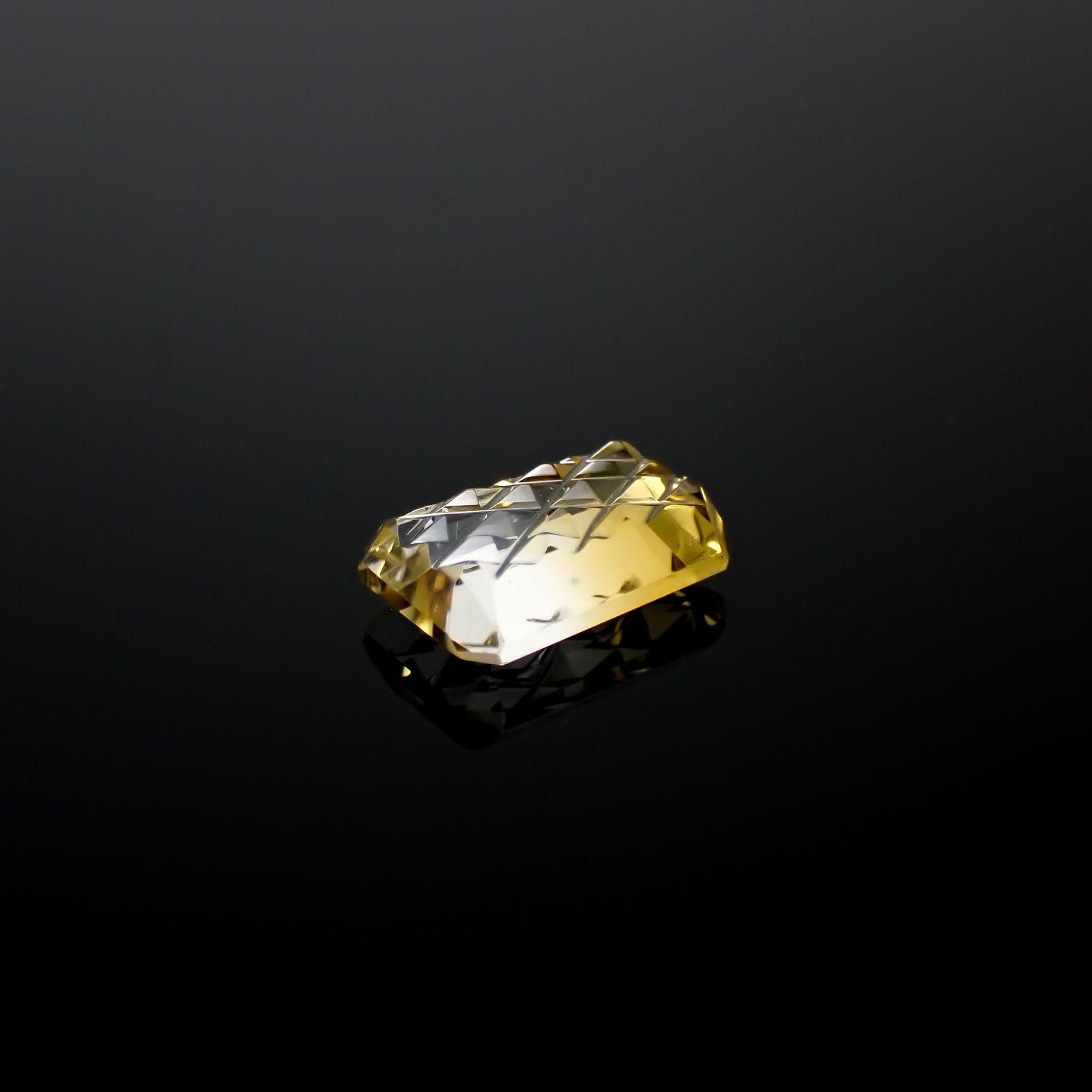 ◇甲州貴石切子Plus Three◇バイカラーシトリン カード付き ブラジル・ミナスジェライス州産 3.97ct[240628256]12.3x8.3mm前後