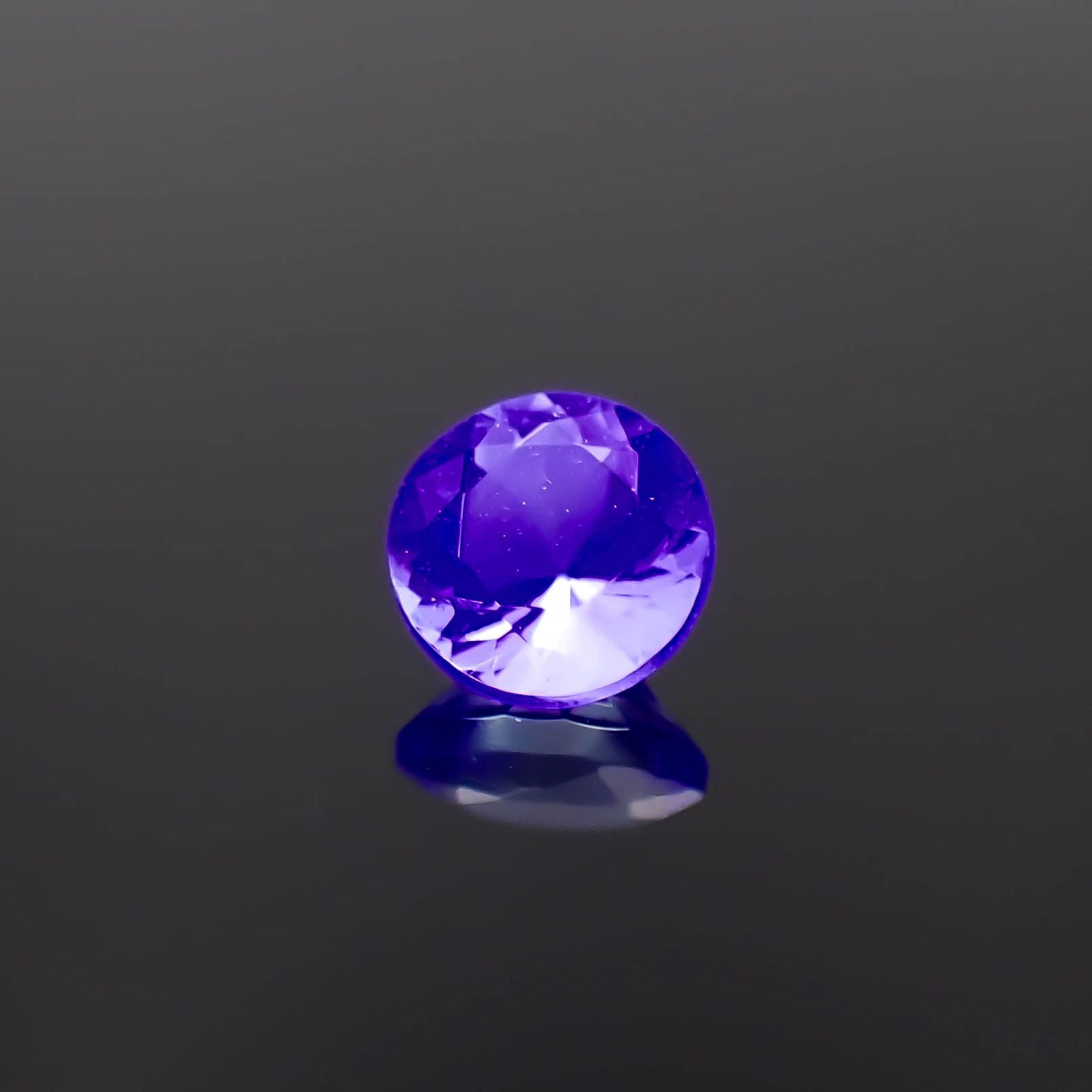 フローライト フルオレッセンス イギリス・ロジャリー鉱山産 0.53ct[240928904]4.9x4.9mm前後
