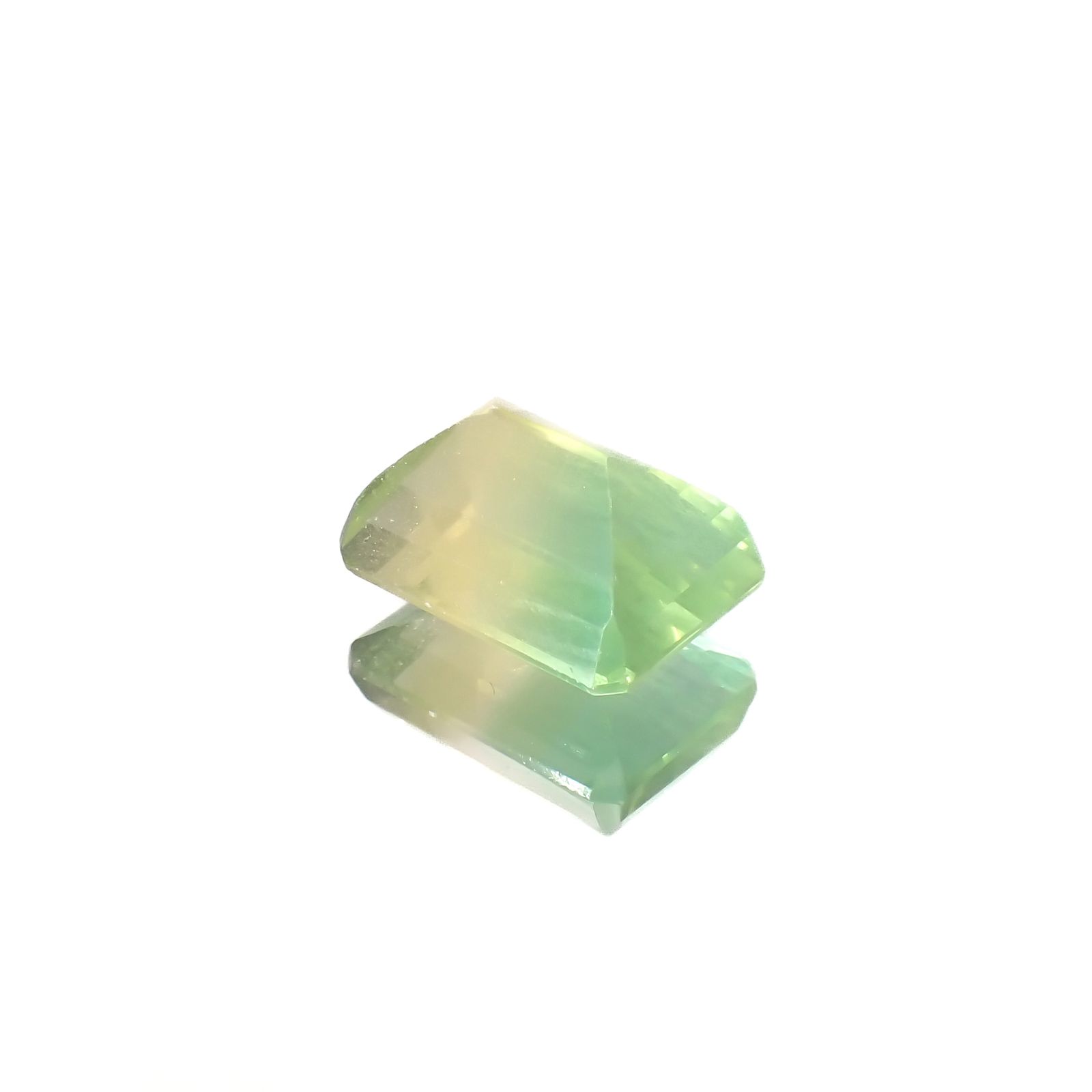 バイカラーフローライト フルオレッセンス ブラジル産 9.59ct[230722970]13.6x10mm前後