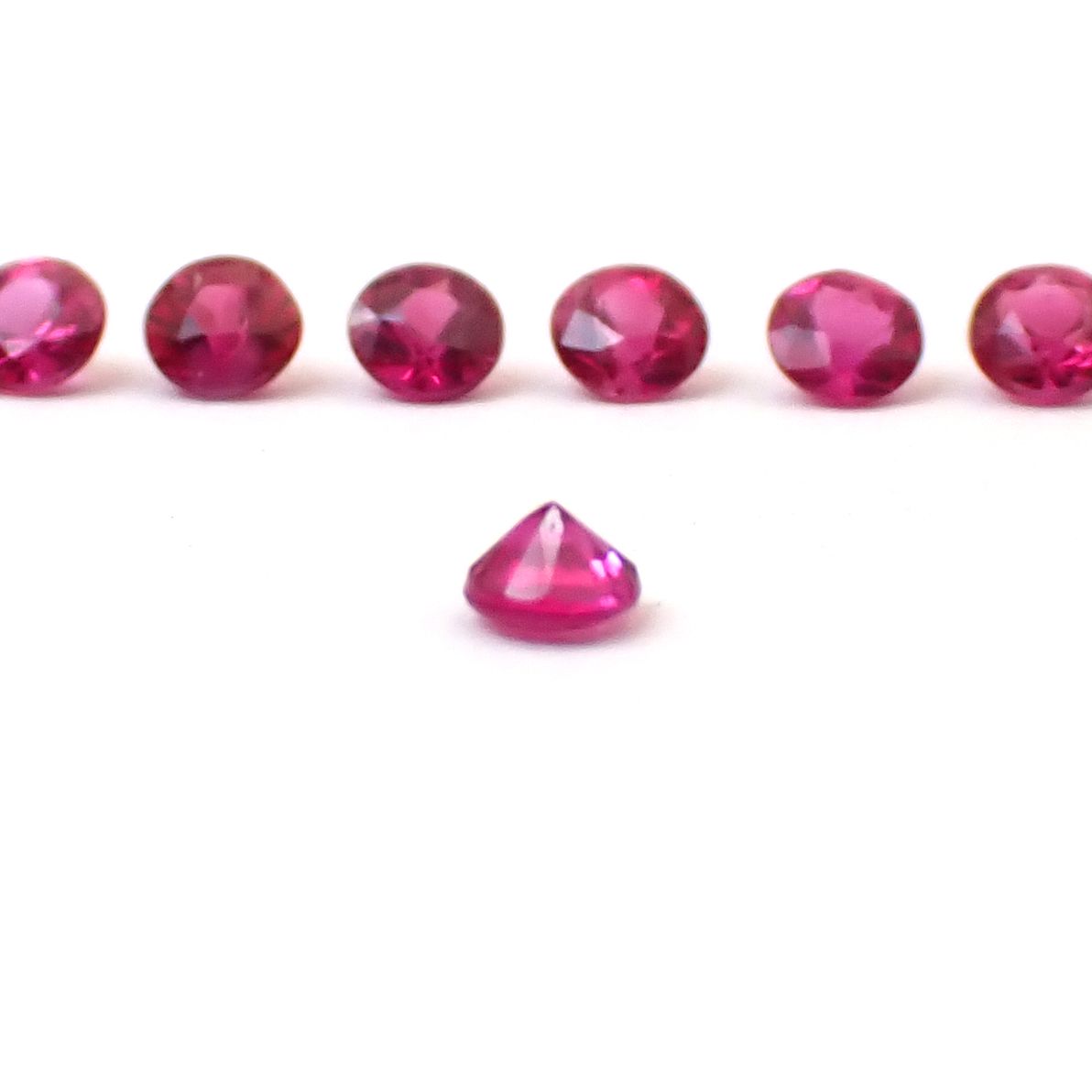 ルビー 7個セット タイ/モザンビーク産 0.39ct(7pcs合計) / 2.2x2.2mm前後 [260532282]