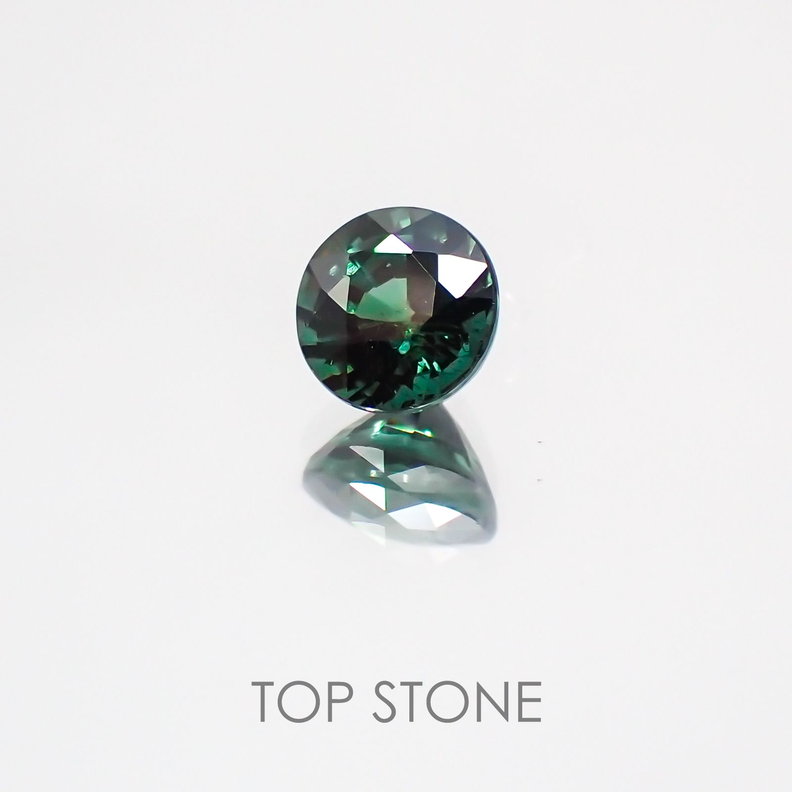 カラーチェンジガーネット(アレキタイプ) マダガスカル・ベキリー産 ルース 0.537ct[21029474]4.5×4.5mm前後