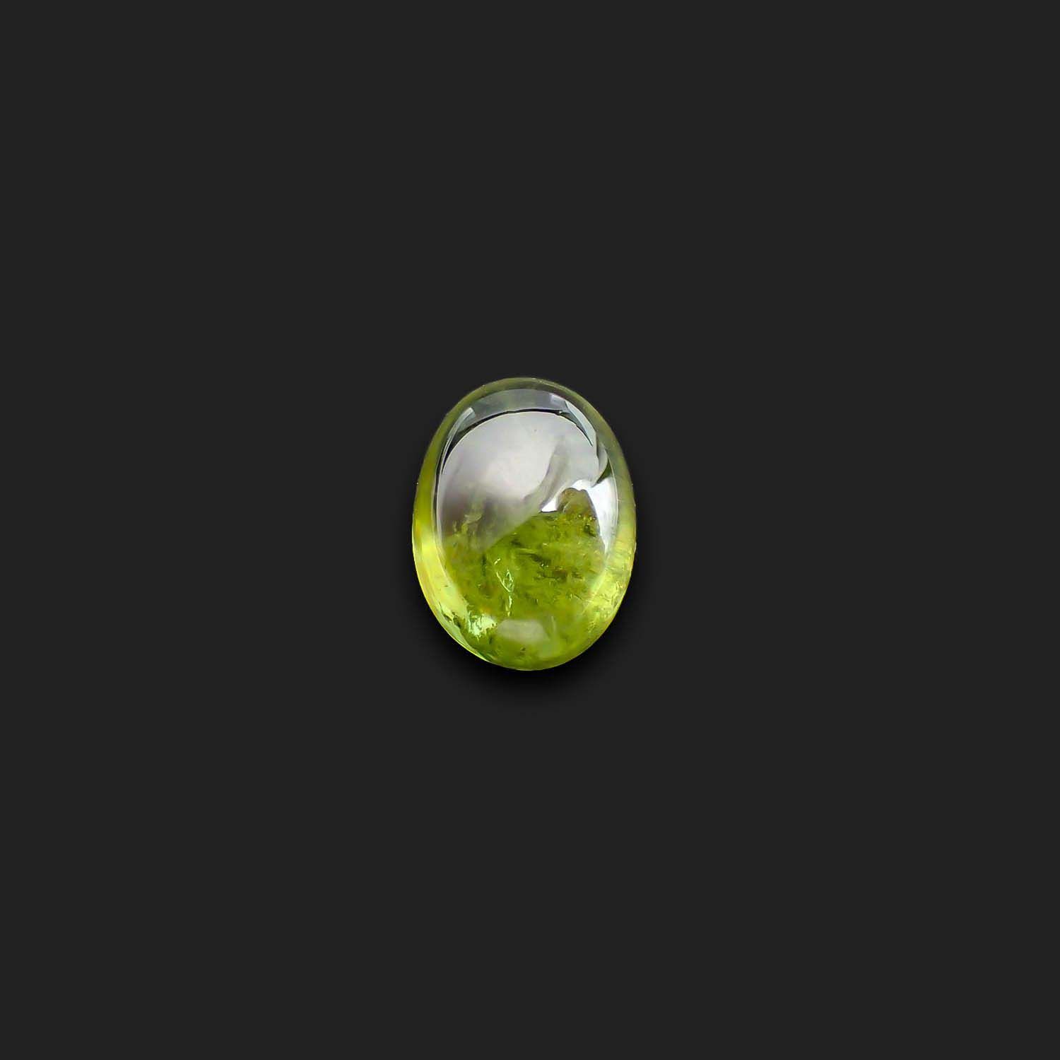 スフェーン マダガスカル産 2.92ct[230220638]9.1x7mm前後
