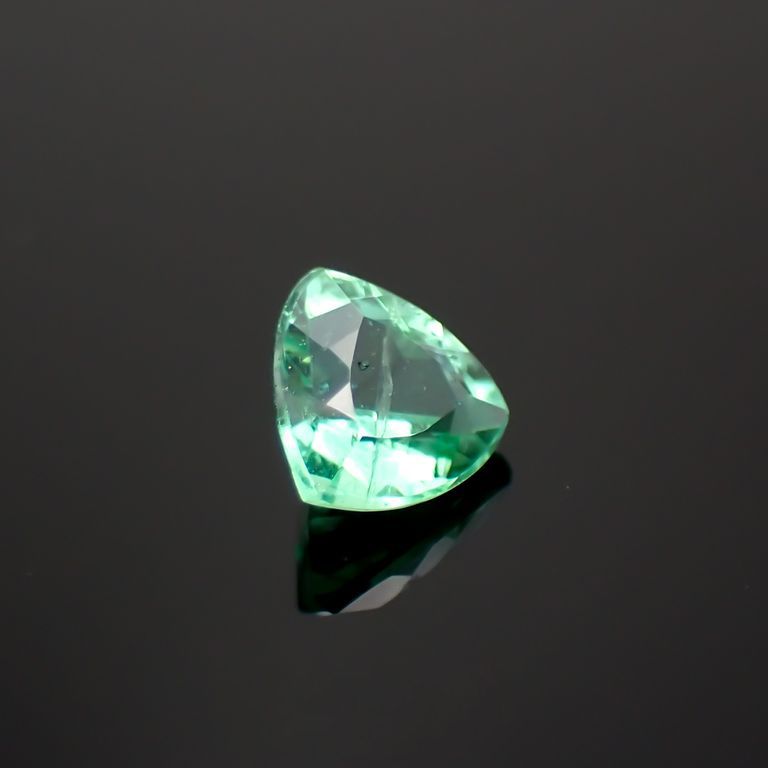 パライバトルマリン(宝石名トルマリン/別名パライバ・トルマリン)ブラジル・パライバ州バターリャ鉱山産 0.32ct 識別済[221018810]4.5x4.5mm前後