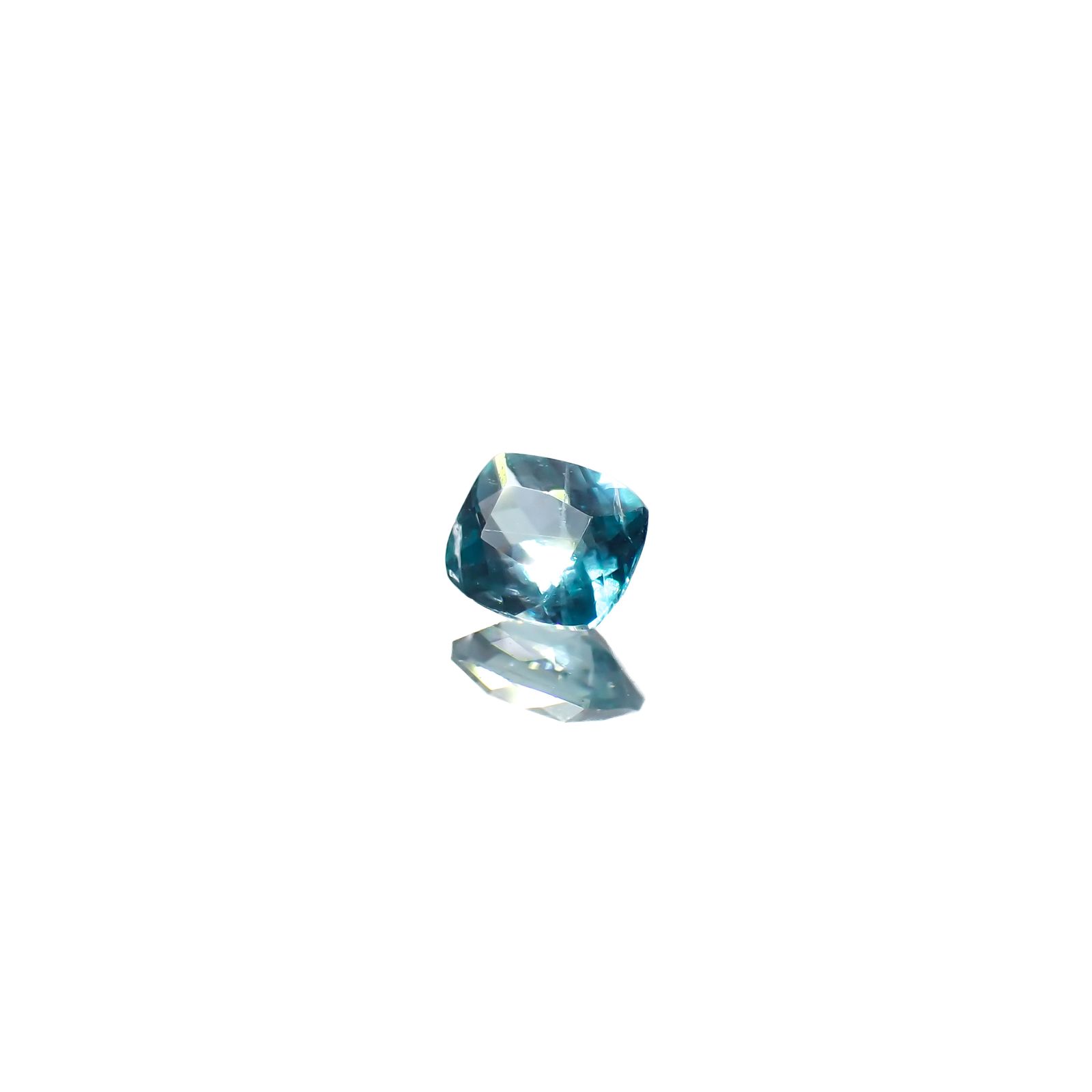 グランディディエライト(宝石名グランディディエライト)マダガスカル産 0.11ct 識別済[240326596]3.6x3.1mm前後