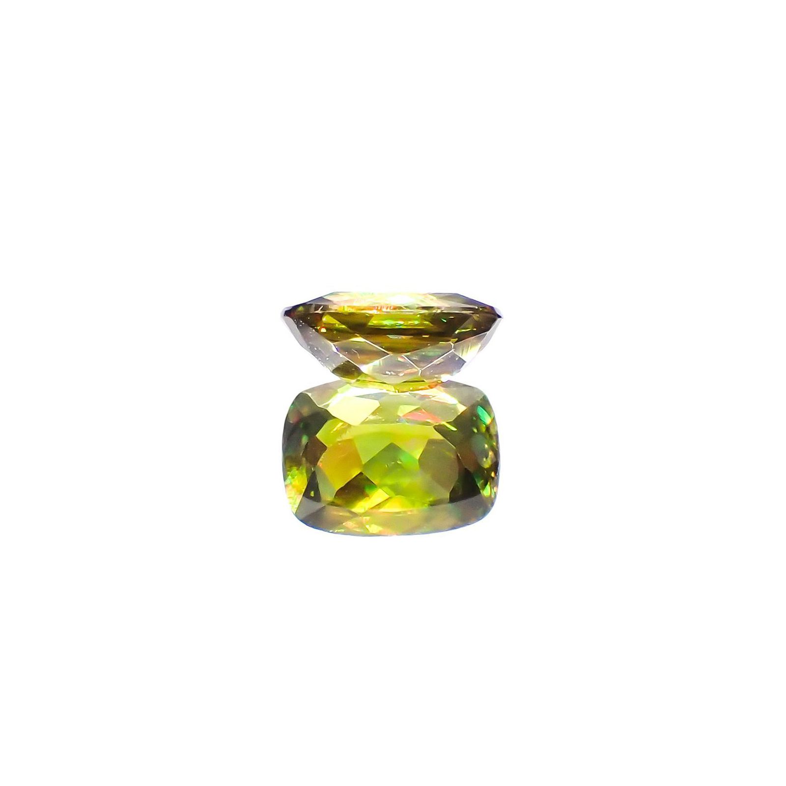 カラーチェンジスフェーン パキスタン産 0.80ct[230120041]6.5x5.1mm前後