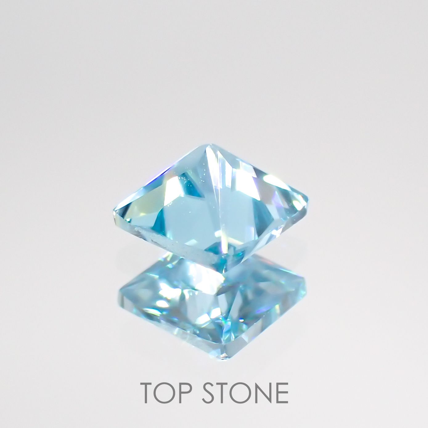 ◇プリンセスカット◇ブルージルコン(宝石名ジルコン) カンボジア産 0.95ct 識別済[210913434]5×4.9mm前後