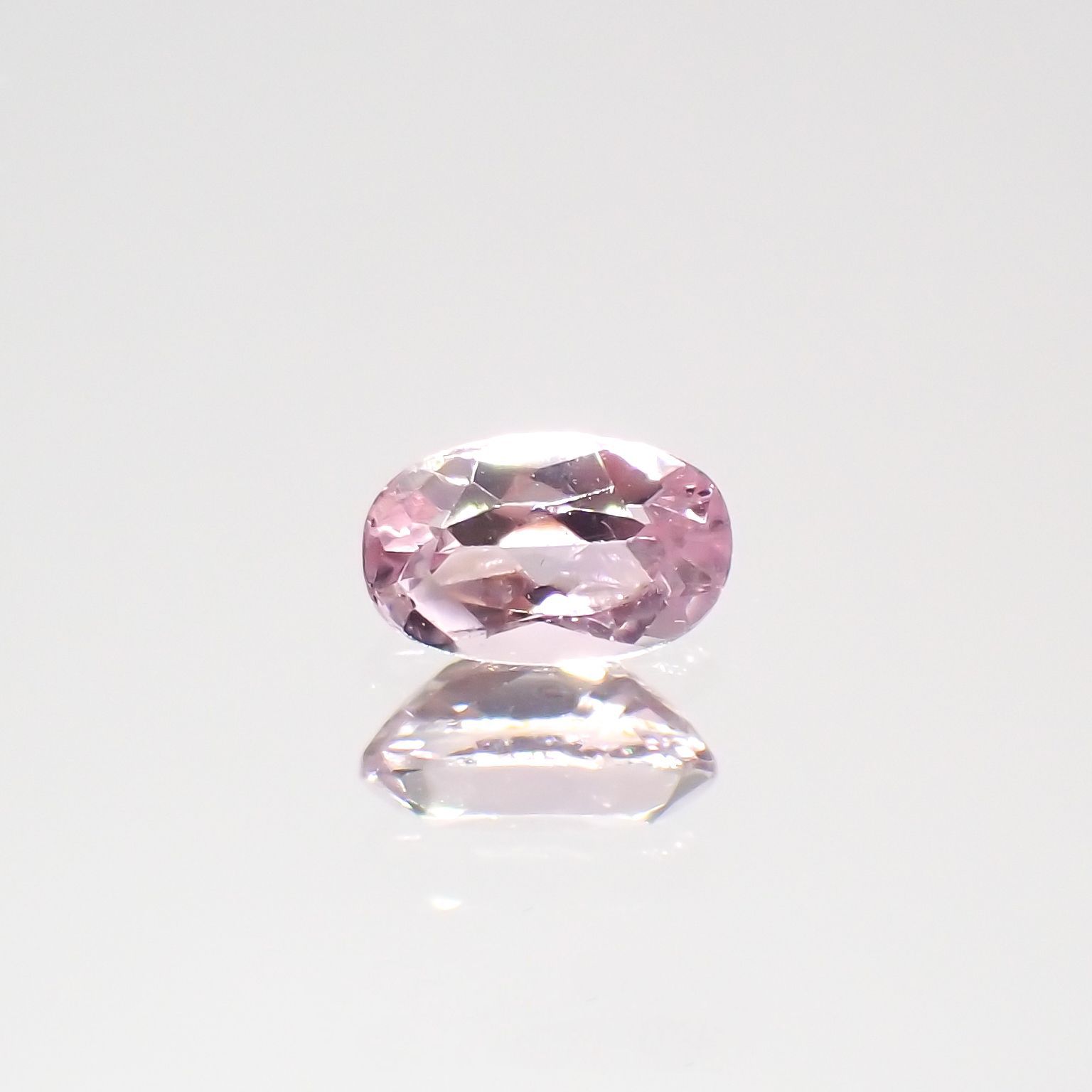 インペリアルトパーズ(宝石名トパーズ)ブラジル産 0.32ct 識別済[220114984]5.1x3.1mm前後