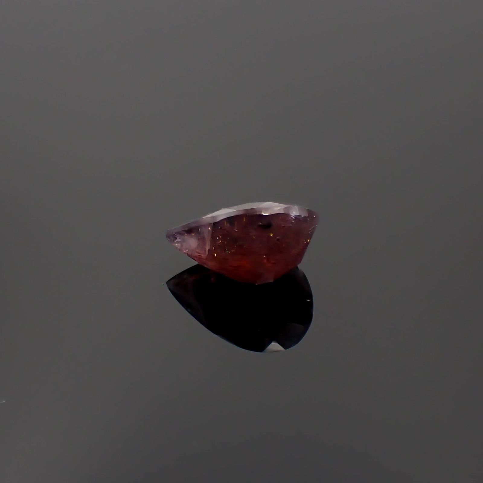 ブラッドショットアイオライト インド産 4.38ct[230622538]13.9x9.2mm前後