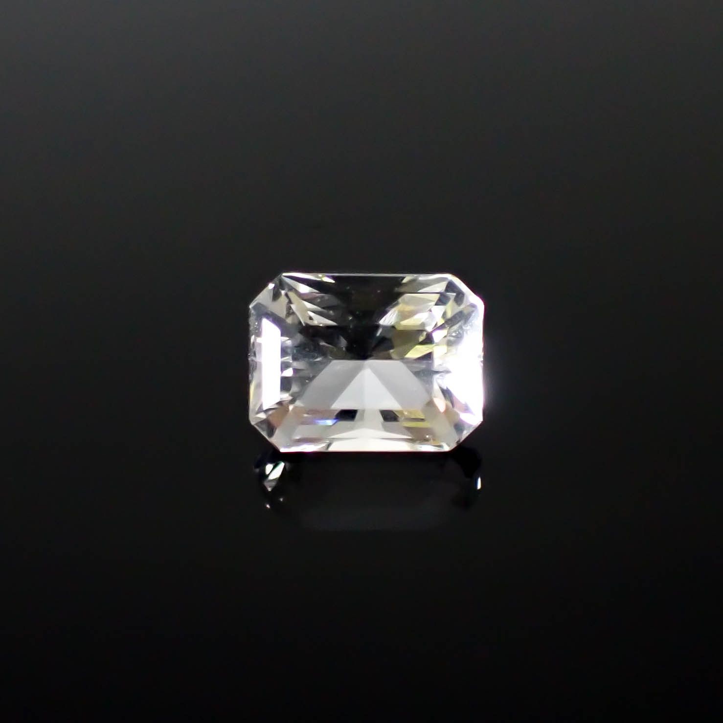 カラーレスフローライト フルオレッセンス イギリス産 2.33ct [250430160]8.5x6.4mm前後