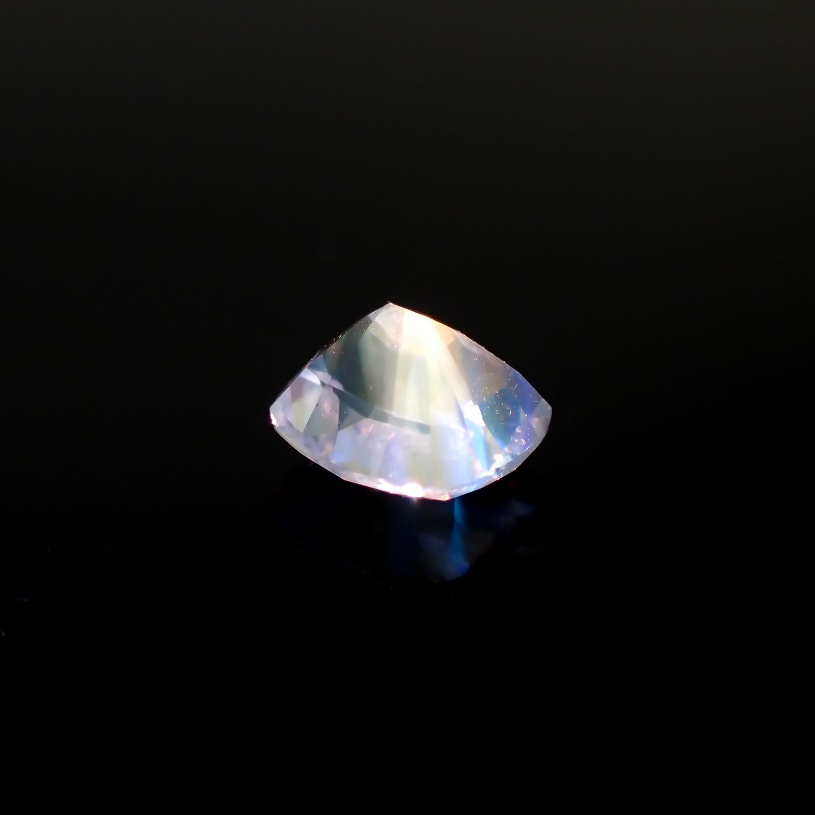 レインボームーンストーン マダガスカル産 1.19ct[230522074]6.9x6.1mm前後