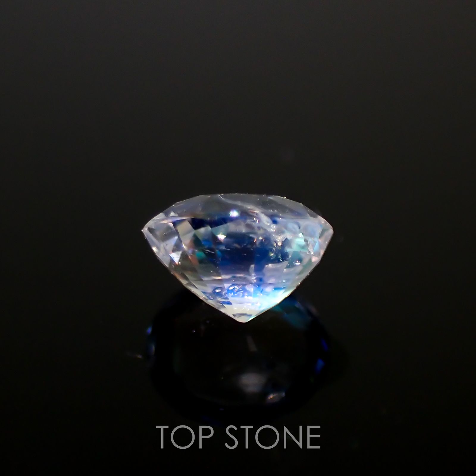 レインボームーンストーン(宝石名ラブラドライト)マダガスカル産 0.42ct 識別済[211113749]5.1x4.4mm前後