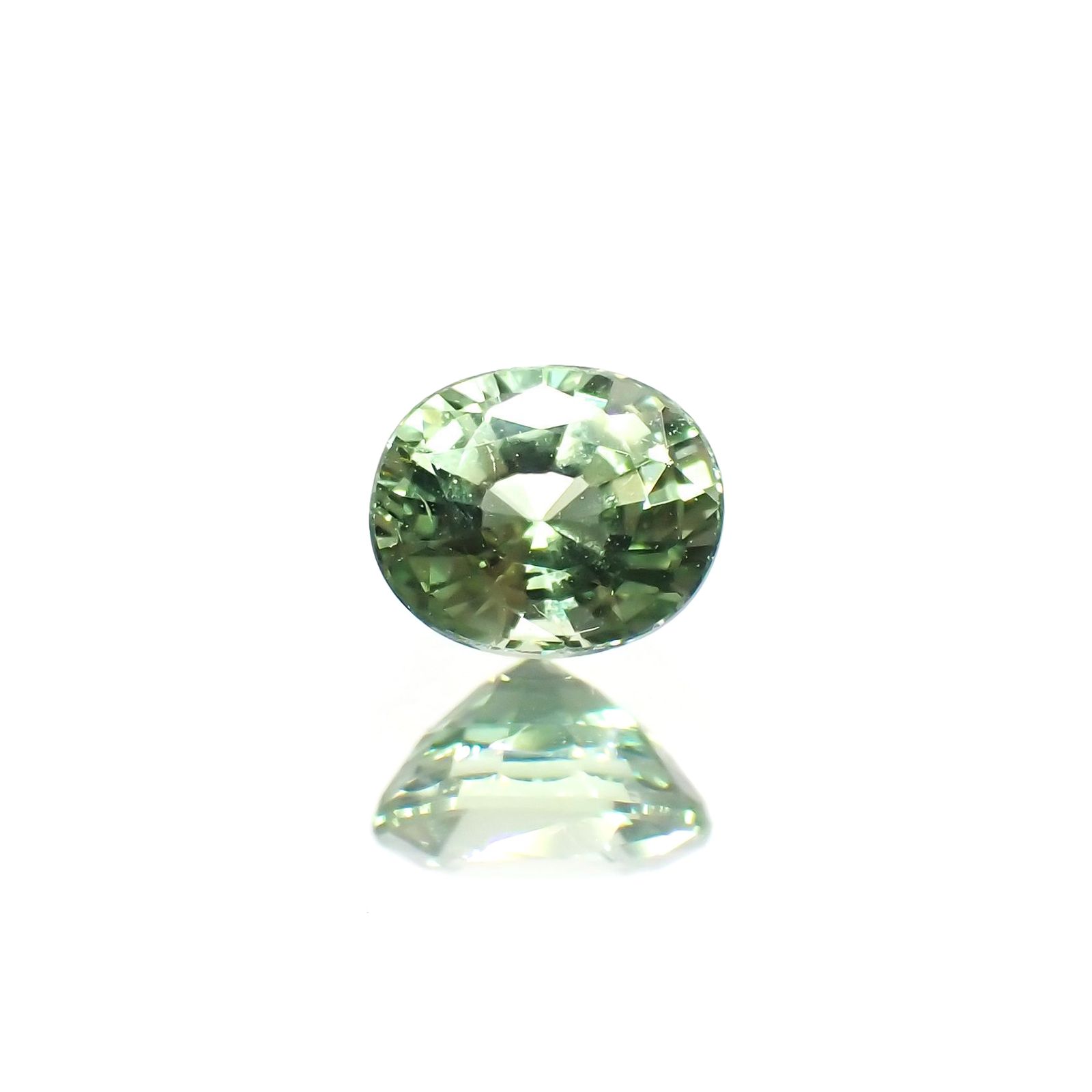 グリーンクリソベリル(宝石名クリソベリル)スリランカ/マダガスカル産 識別済 0.38ct / 4.4x3.7mm前後 [220114478]