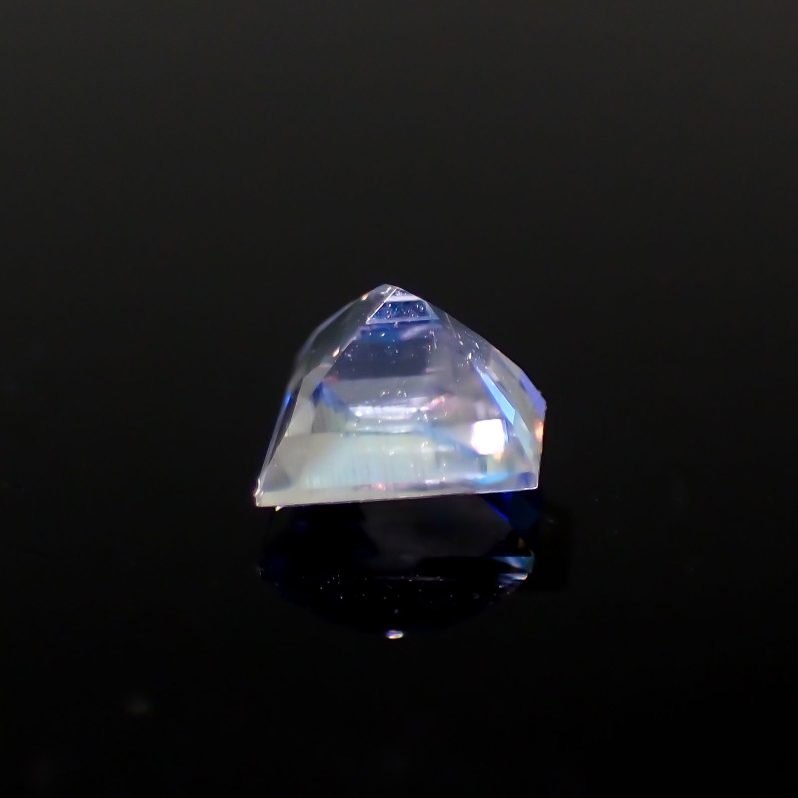 ◇カスタムカット◇レインボームーンストーン マダガスカル産 0.53ct[230923431]6.3x5.8mm前後
