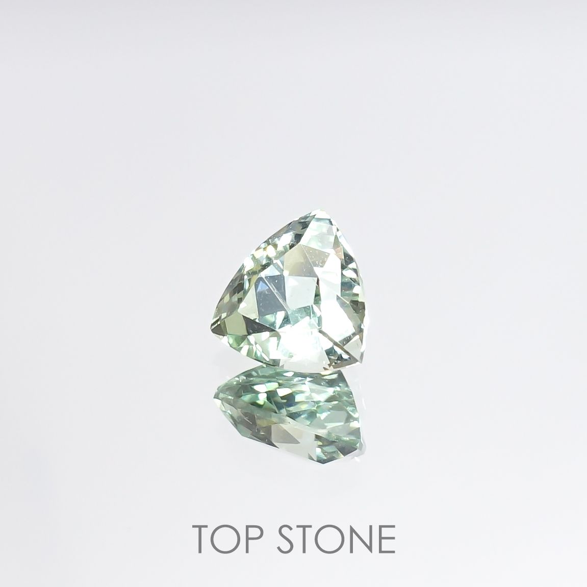 バナジウムコーネルピン(宝石名コーネルピン)タンザニア・タンガ州産 0.90ct 識別済[220115626]6x6mm前後