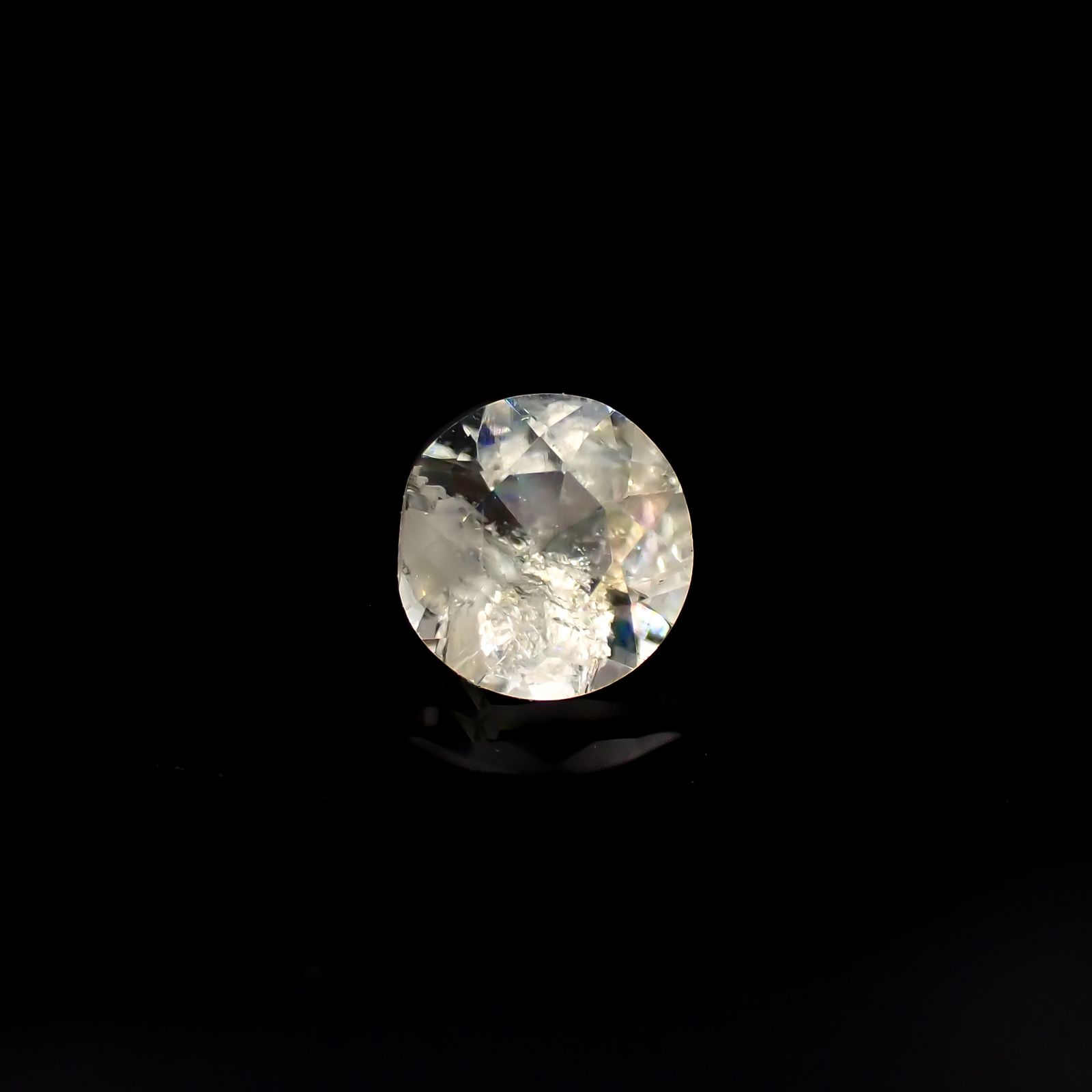 リューサイト 遊色効果あり(宝石名リューサイト)イタリア産 0.22ct 識別済[231225039]4x3.9mm前後