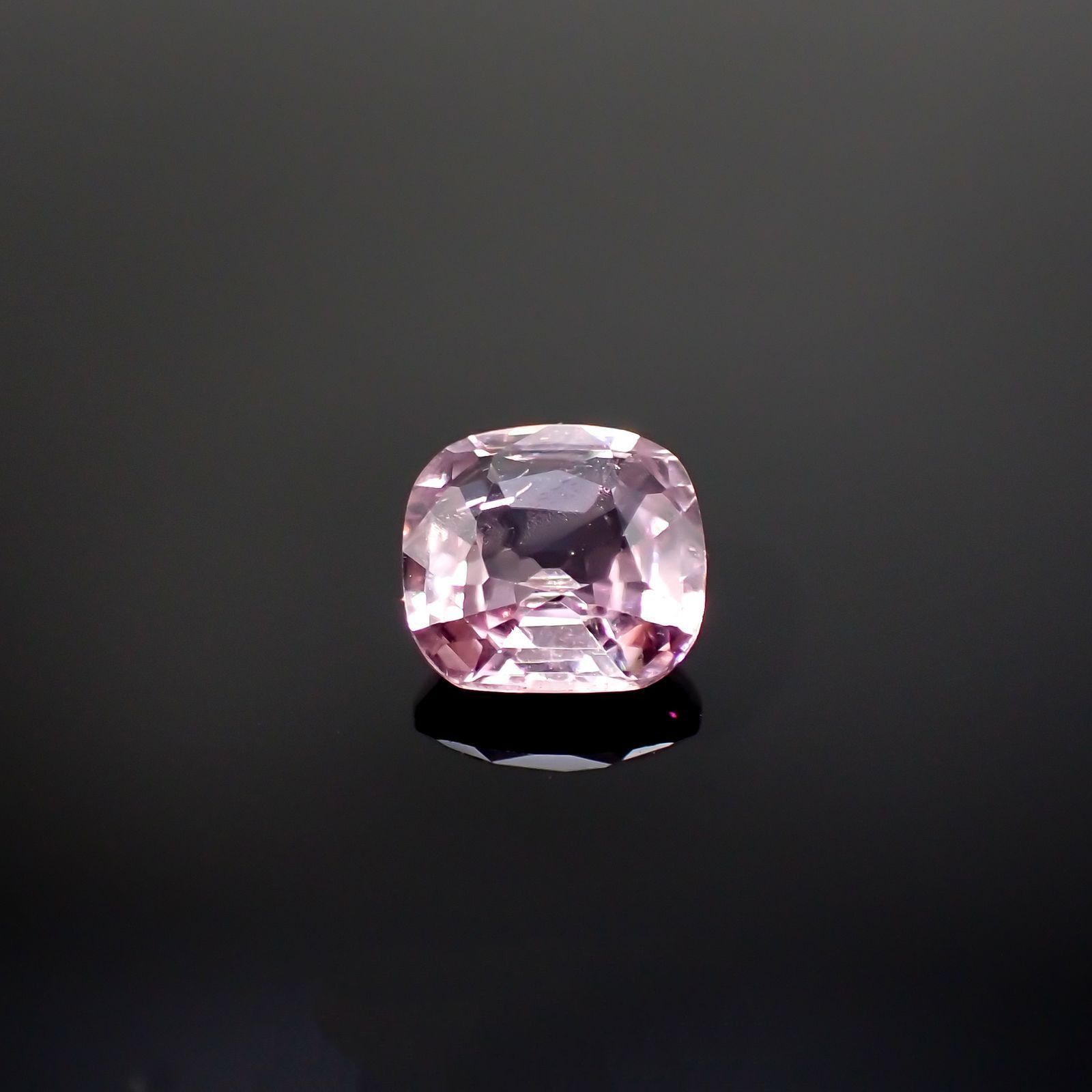 ピンクダイアスポア(宝石名ダイアスポア) アフガニスタン産 ソ付(日独) 1.150ct / 6.5x6.3mm前後 [251112422]