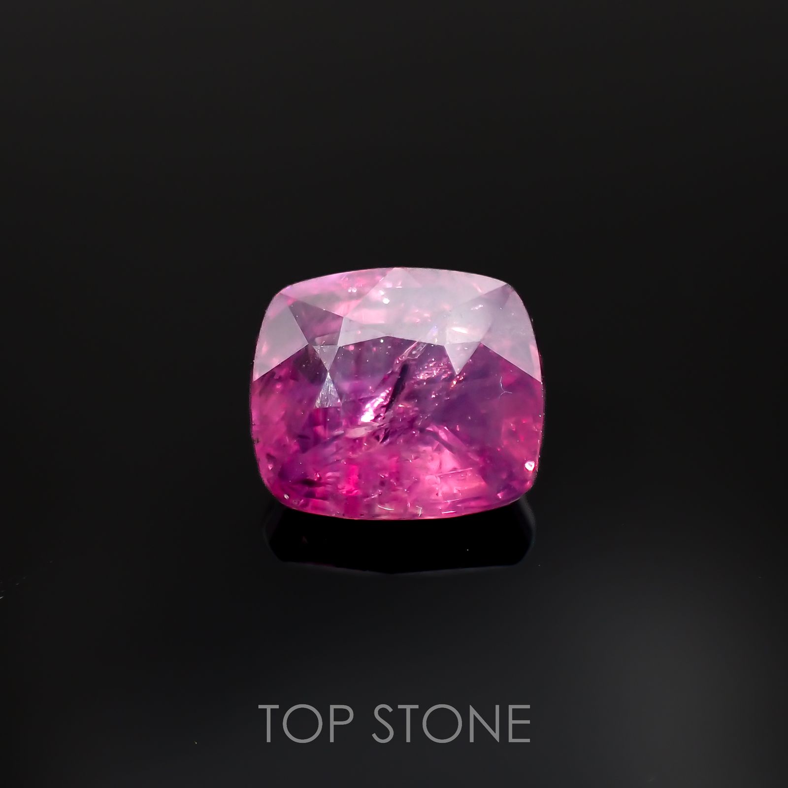 パープルサファイア(宝石名パープル・サファイア)カシミール産 2.390ct ソ付(彩珠)[221018937]8.2x7.3mm前後