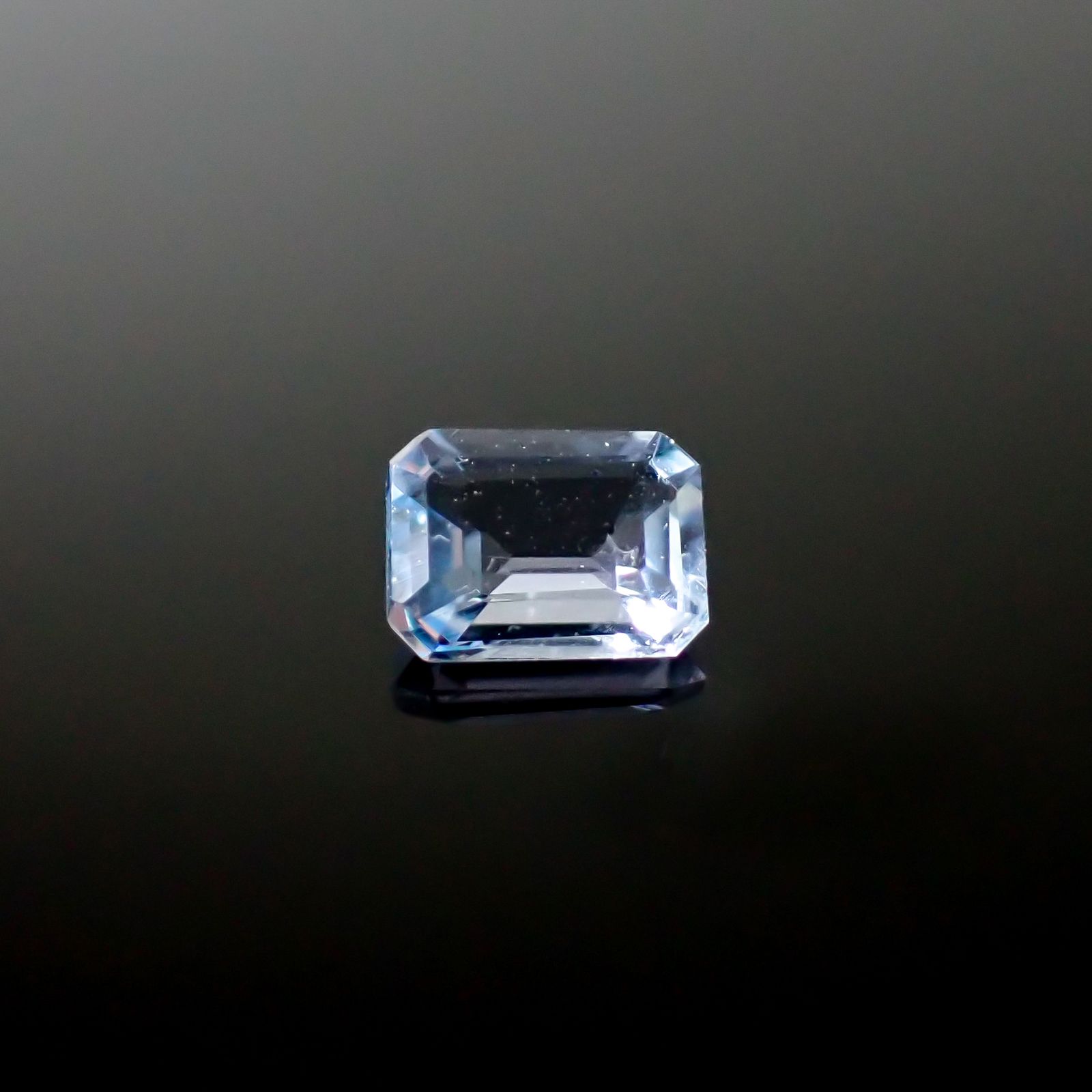 テネブレッセンススキャポライト アフガニスタン産 0.17ct / 4.2x3.1mm前後 [260532257]