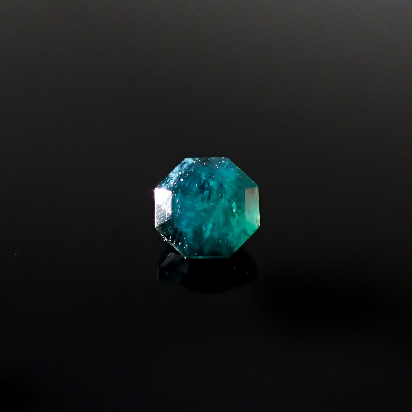 ◇オクタゴンカット◇グランディディエライト(宝石名グランディディエライト)マダガスカル産 0.34ct 識別済[240628316]4.1x4.1mm前後