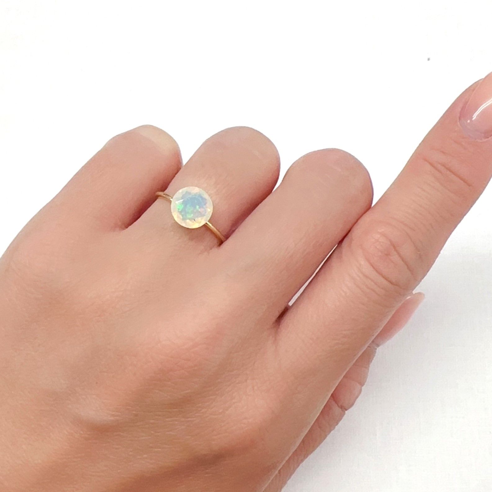 エチオピアオパール エチオピア産 1.21ct[240226244]7.9x7.9mm前後