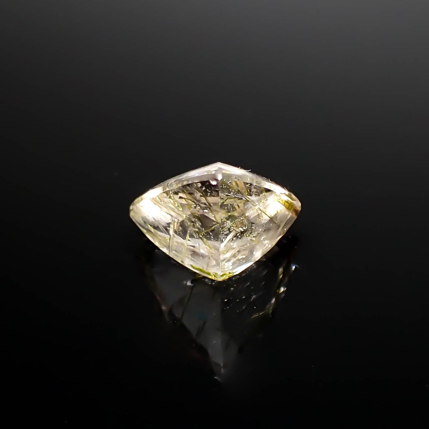 エピドートインクォーツ ブラジル産 12.5ct[240728465]17.3x16.3mm前後