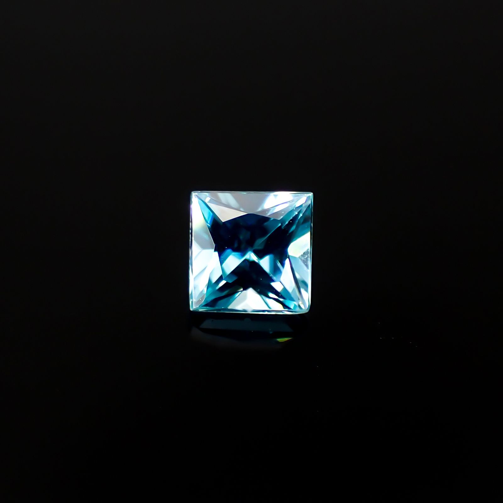 ◇プリンセスカット◇ブルージルコン カンボジア産 0.51ct[240728504]4x3.9mm前後