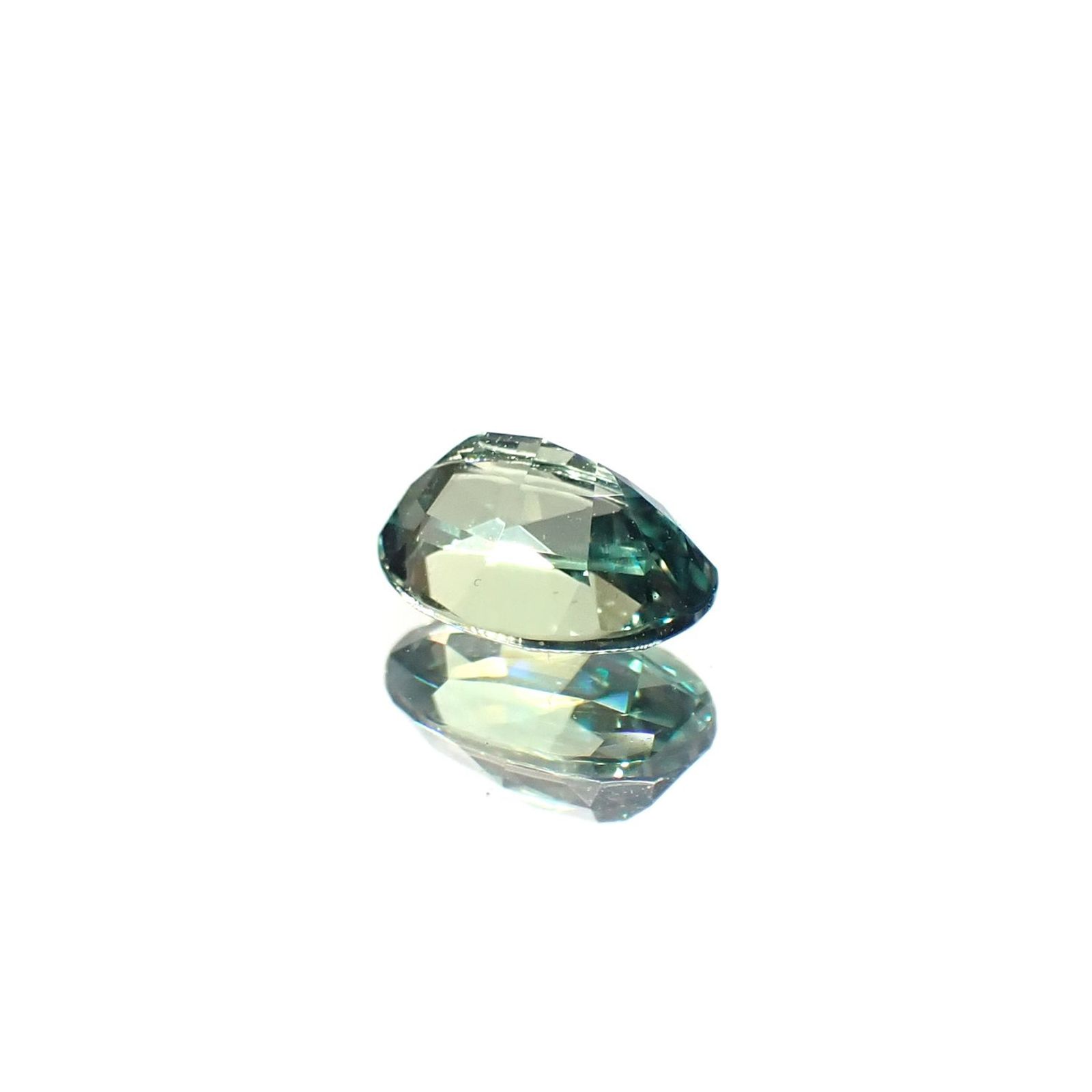 アレキサンドライト(宝石名アレキサンドライト)ブラジル産 GIA鑑付 0.63ct / 6.08x4.24mm前後 [251031288]