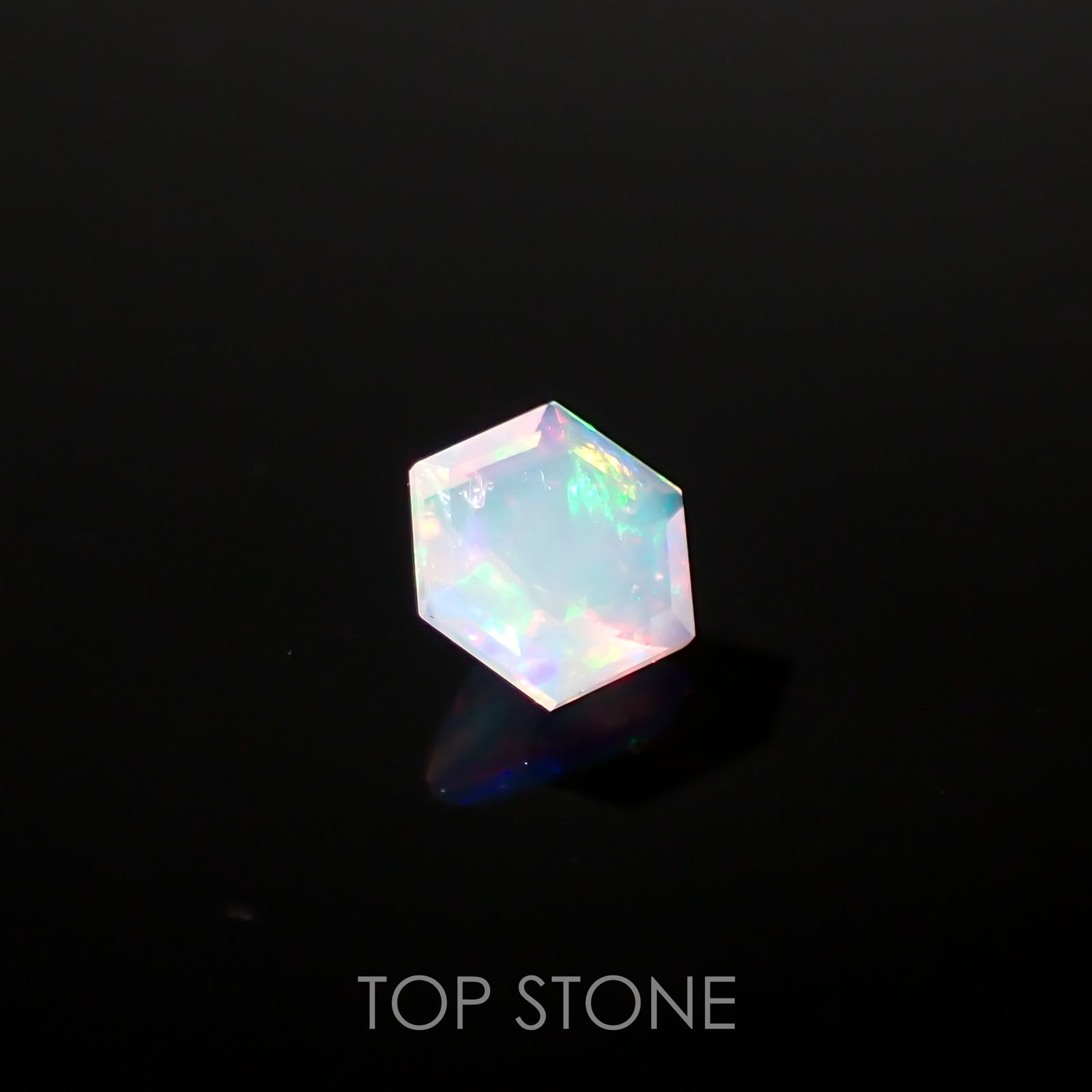 ◇ヘキサゴンカット◇エチオピアオパール(宝石名オパール)エチオピア産 0.29ct 識別済[220115473]4.8x4.7mm前後