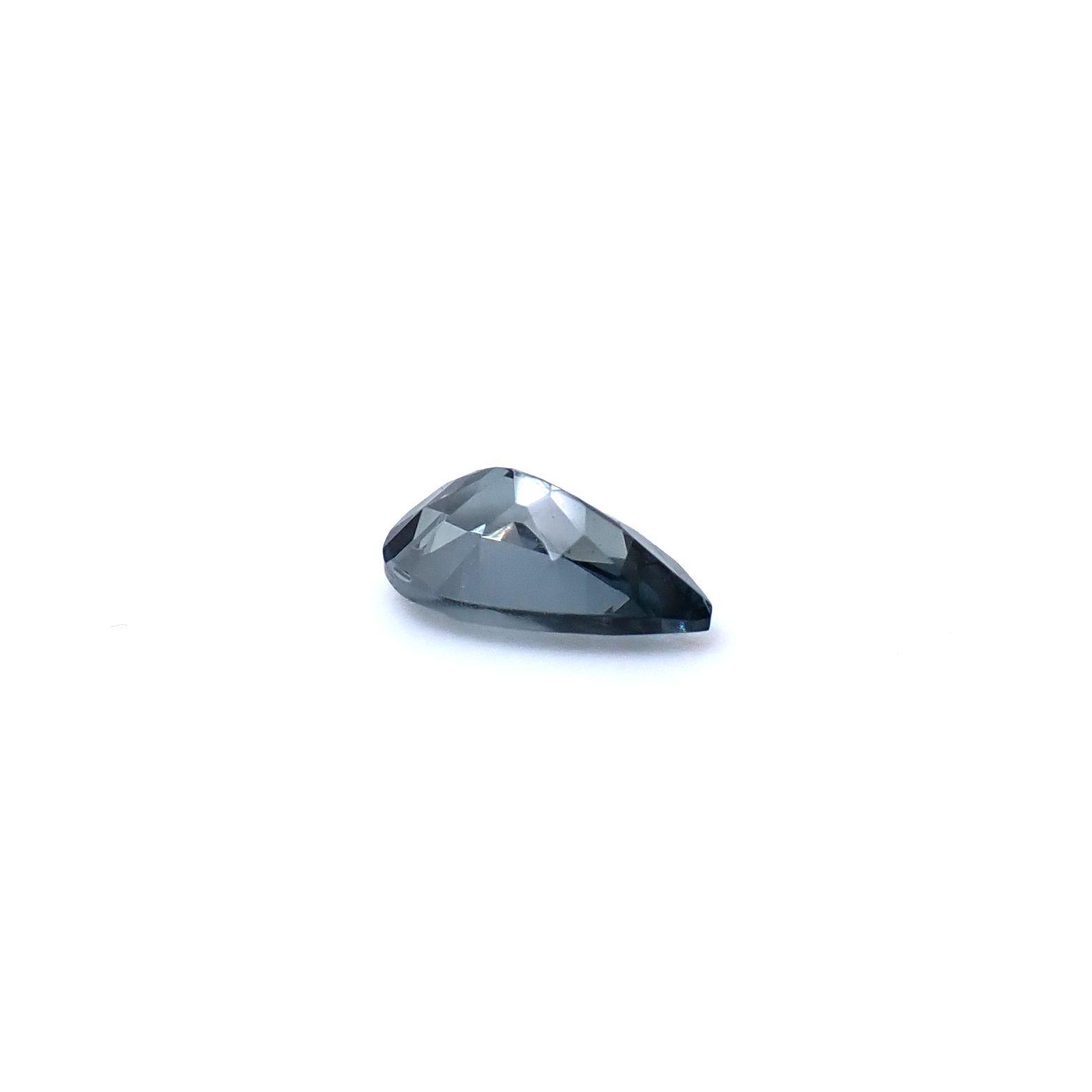 ブルーイッシュグレースピネル モザンビーク産 0.88ct / 8.1x5mm前後 [260632518]