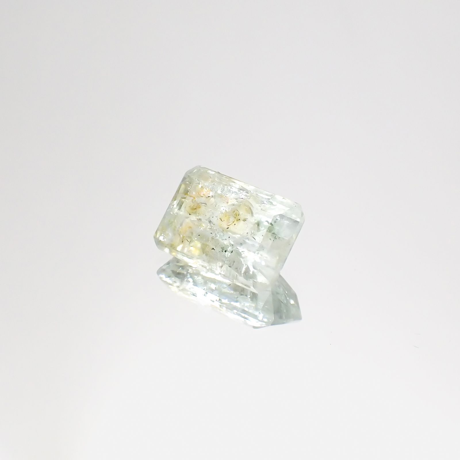 オーロラアクアマリン ブラジル産 2.59ct[231224678]10.3x7mm前後