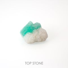 エメラルド(宝石名エメラルド/フェルドスパー) コロンビア産 原石・結晶 10.34ct 識別済[211013642]17.5×10.5mm前後