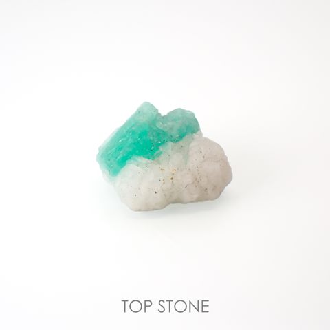 エメラルド(宝石名エメラルド/フェルドスパー) コロンビア産 原石・結晶 10.34ct 識別済[211013642]17.5×10.5mm前後
