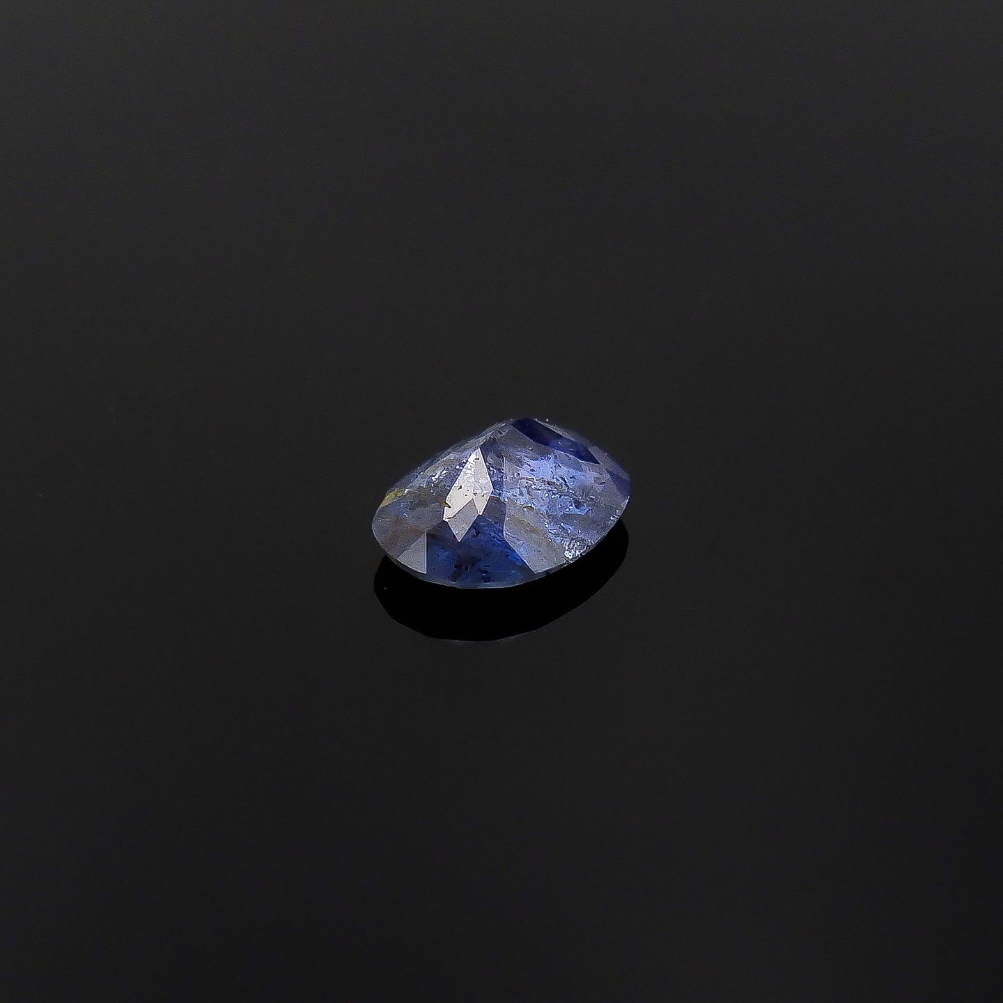 ジェレメジェバイト(宝石名エレメージェバイト)ナミビア産 ソ付(彩珠) 0.395ct / 5.7x4.3mm前後 [230823129]
