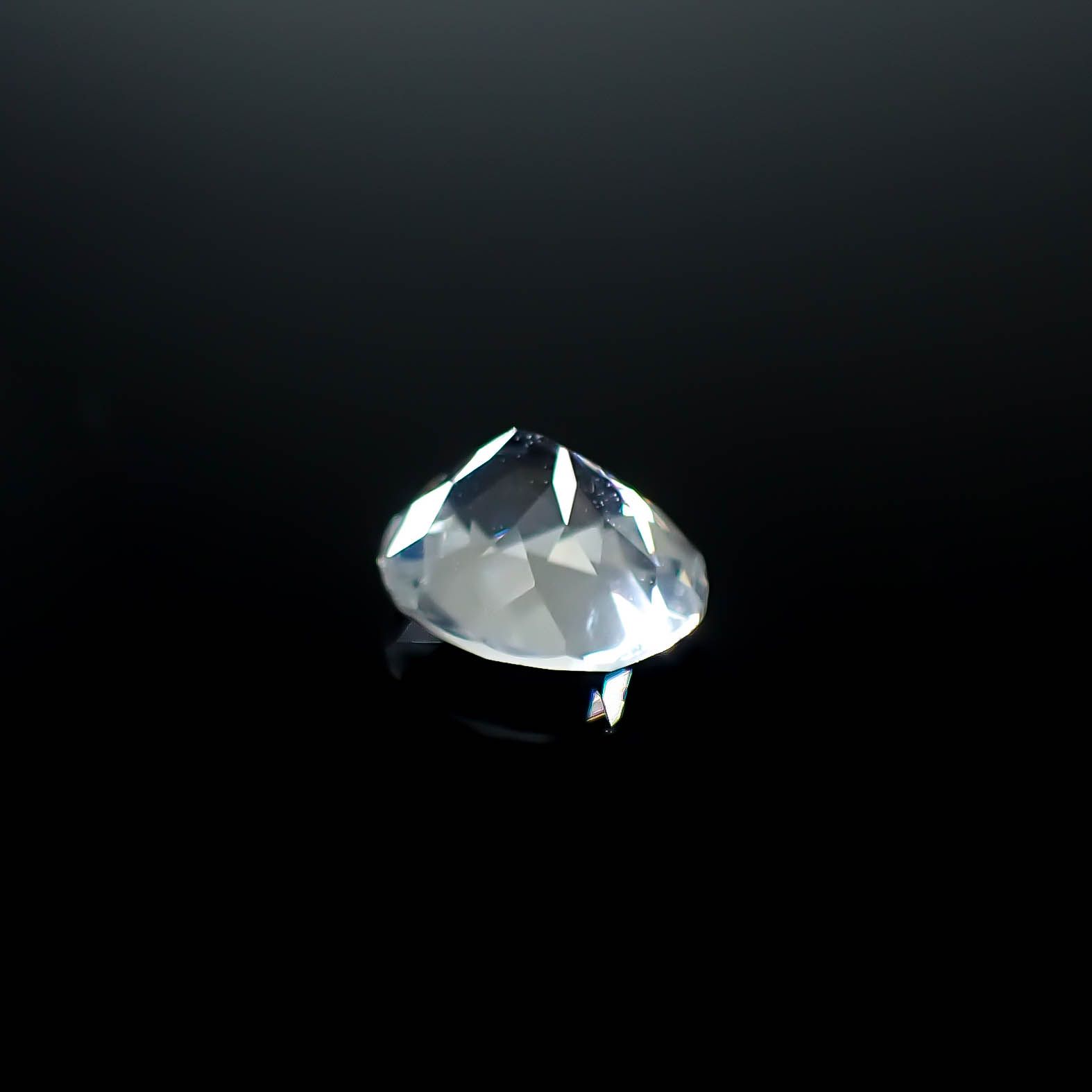 レインボームーンストーン ザンビア産 0.87ct [250730908]7x5.9mm前後